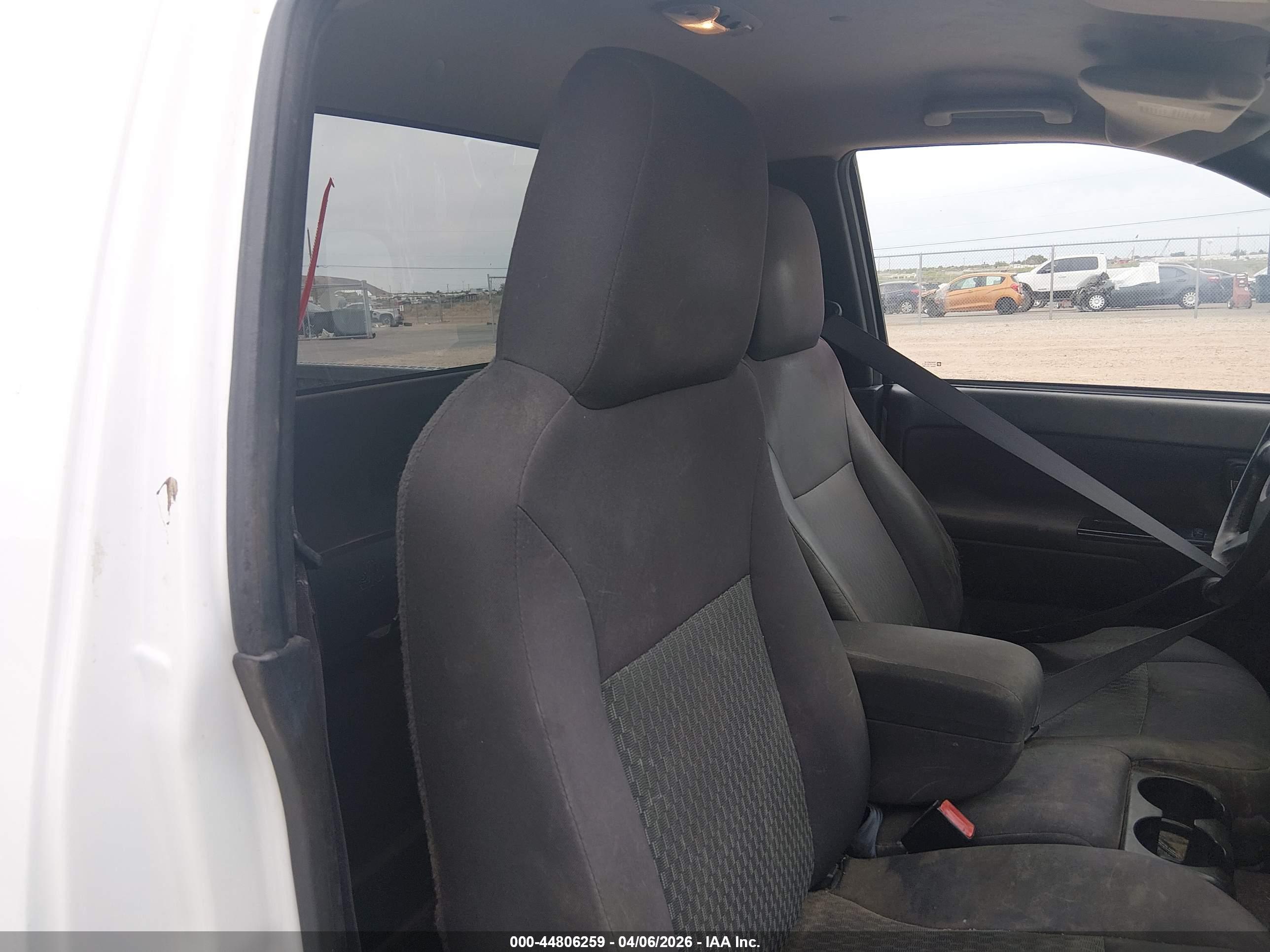 GMC CANYON image 8