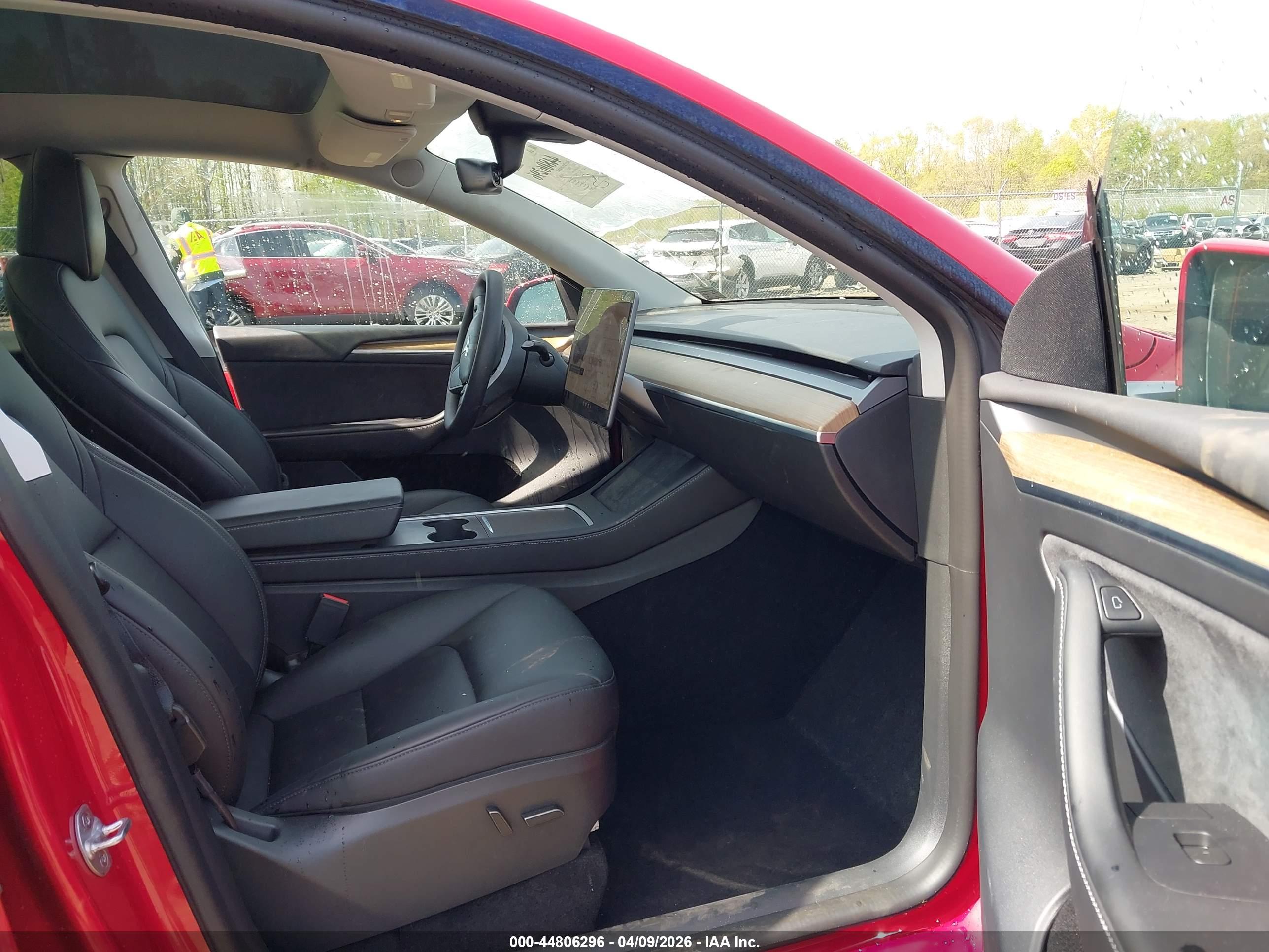 TESLA MODEL image 5