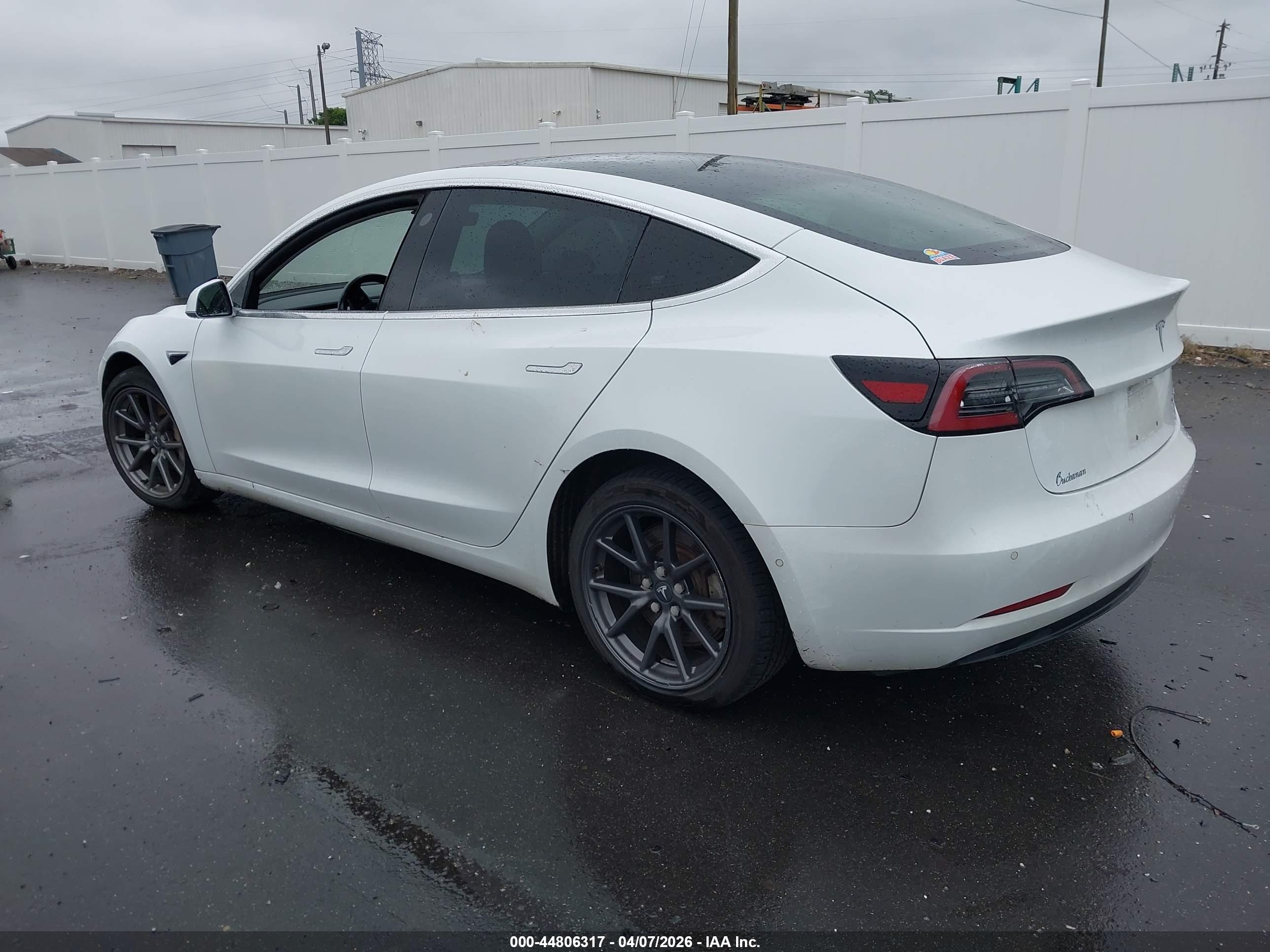 TESLA MODEL image 3