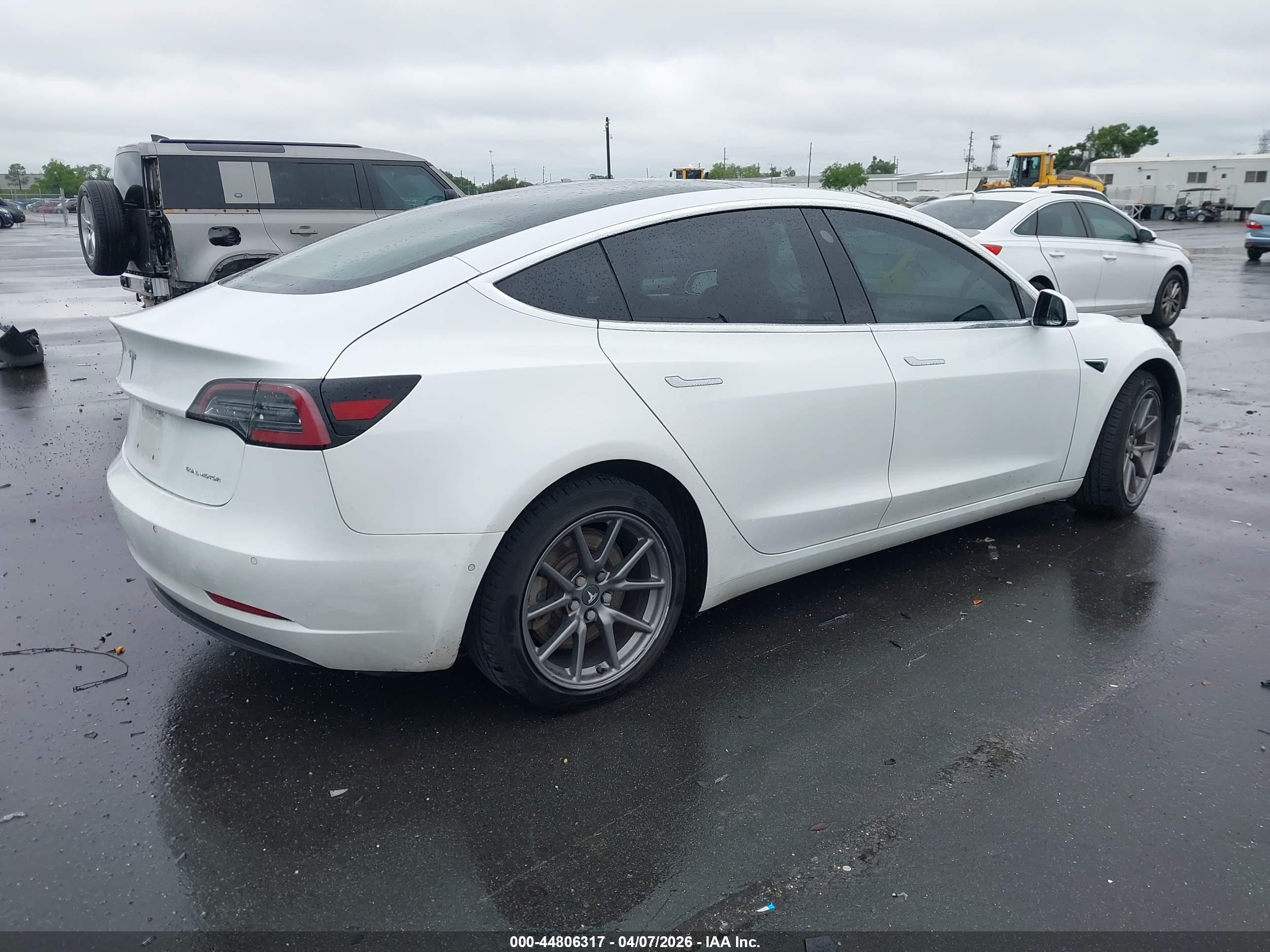 TESLA MODEL image 4