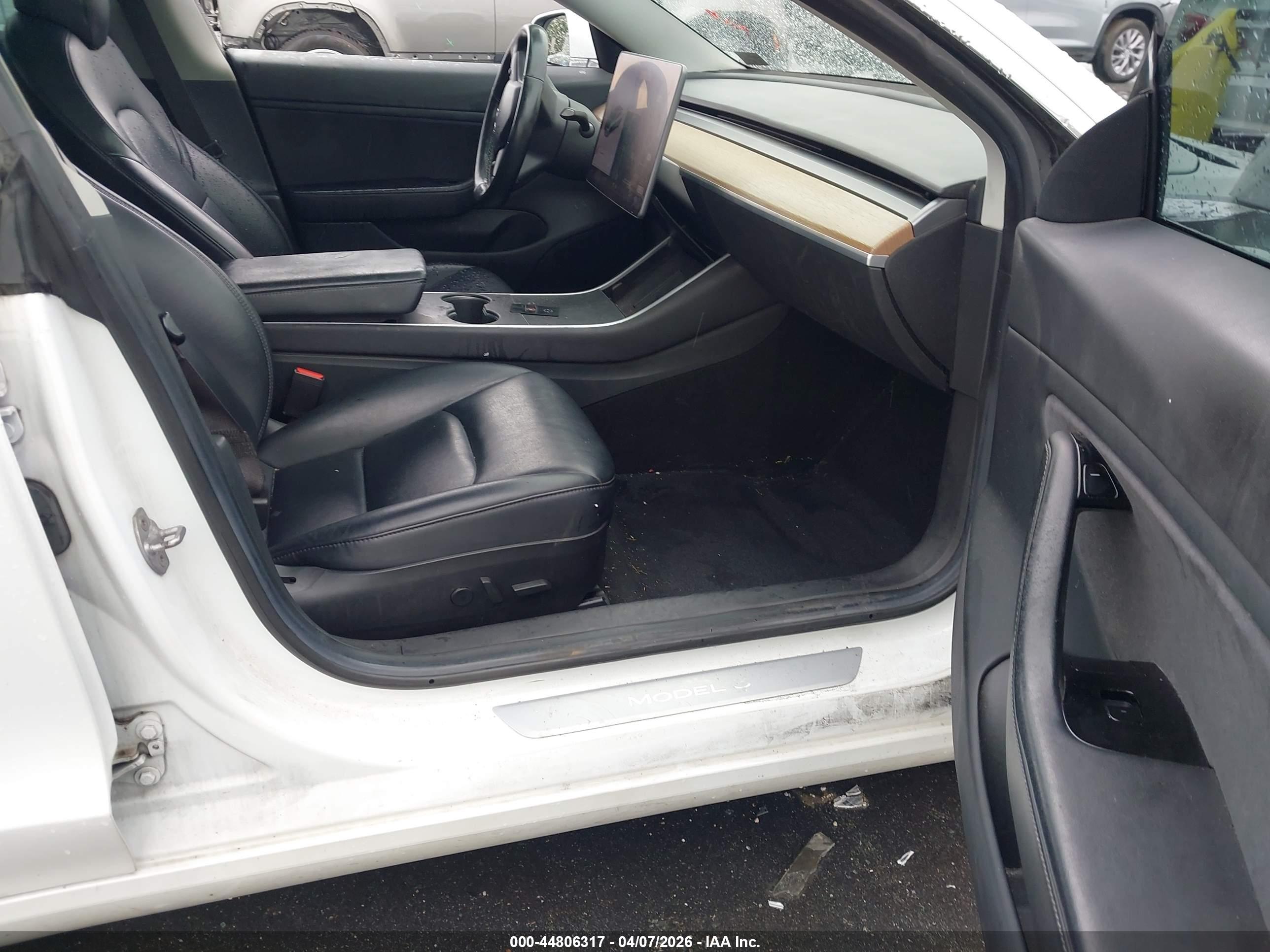 TESLA MODEL image 5