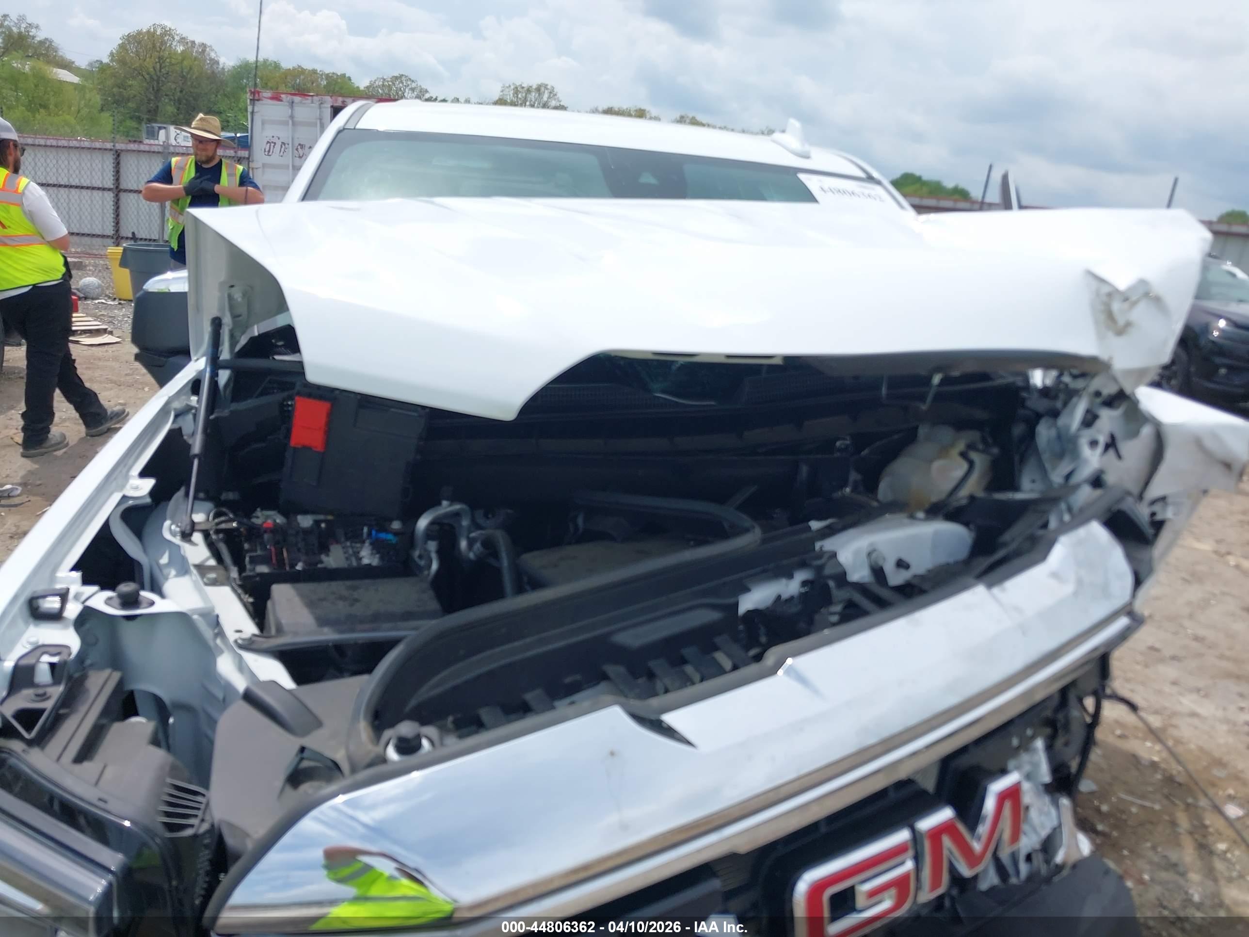 GMC SIERRA image 10