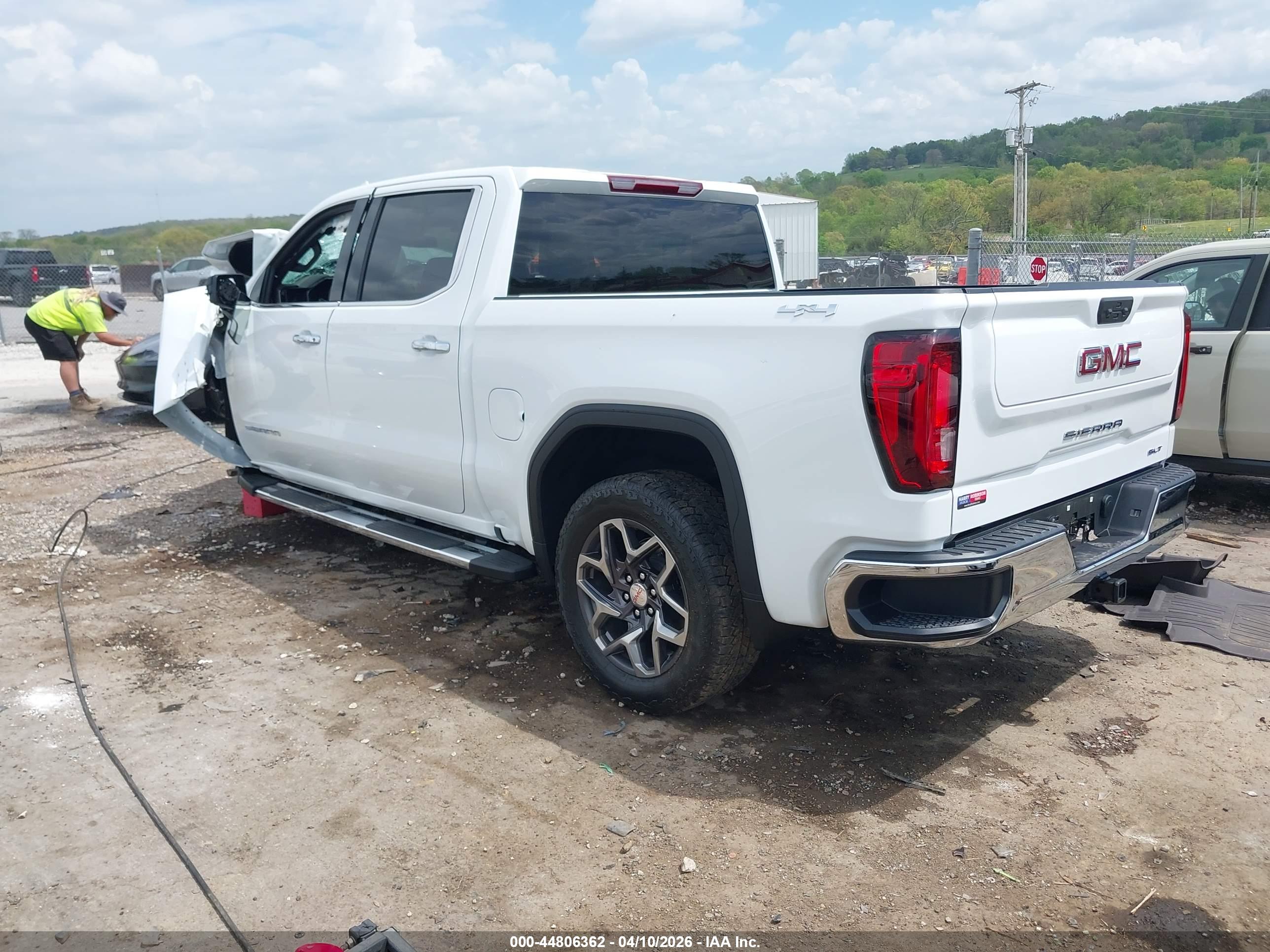 GMC SIERRA image 3