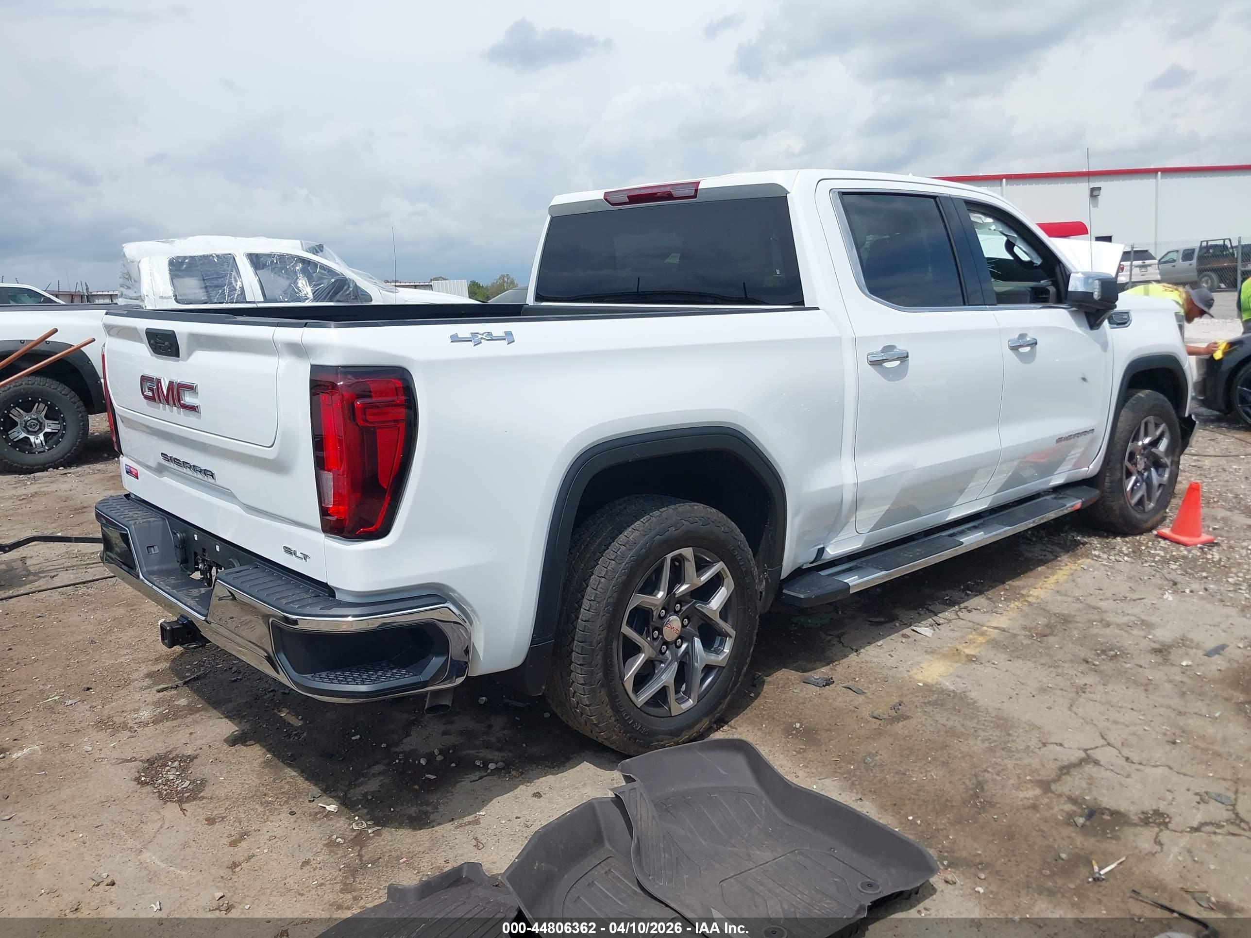 GMC SIERRA image 4