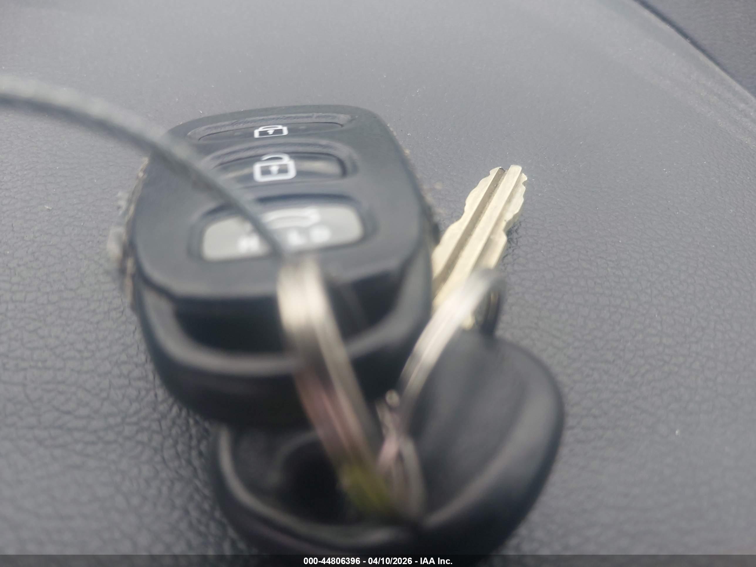 HYUNDAI ELANTRA image 11