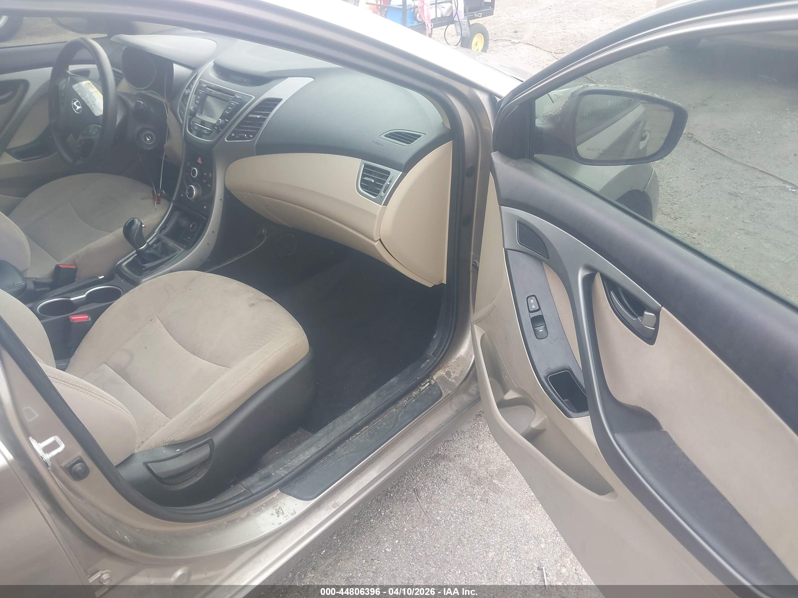 HYUNDAI ELANTRA image 5