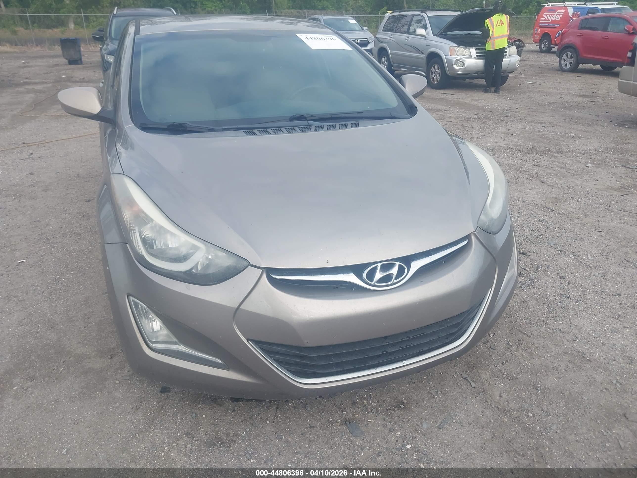 HYUNDAI ELANTRA image 6