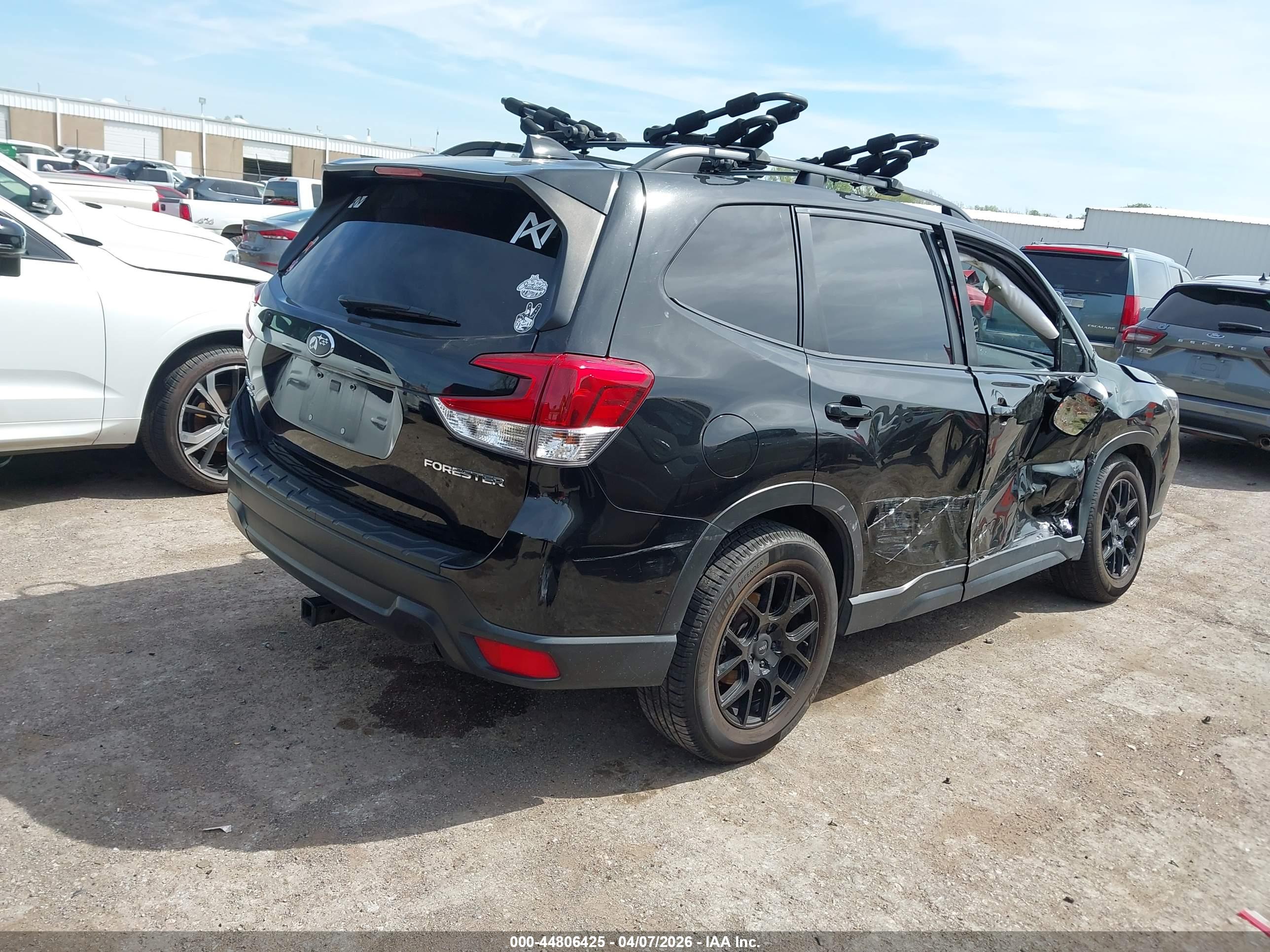 SUBARU FORESTER image 4