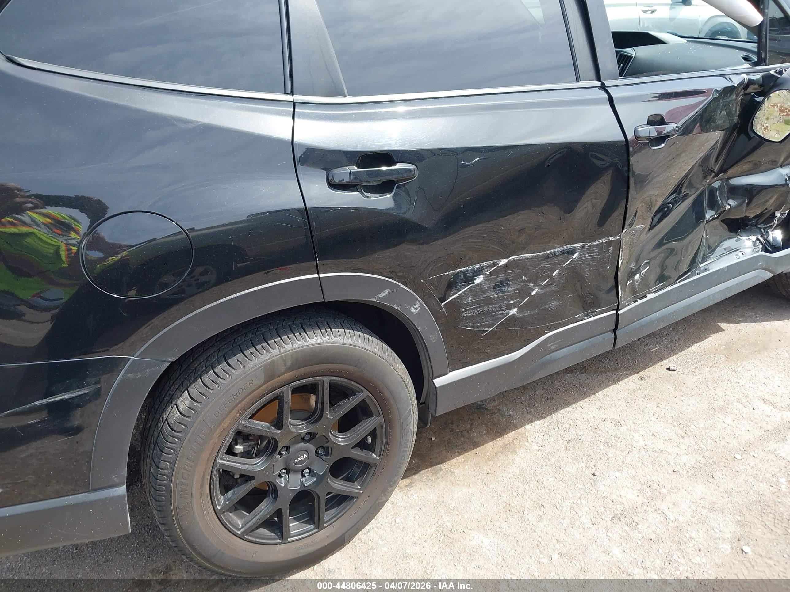 SUBARU FORESTER image 6
