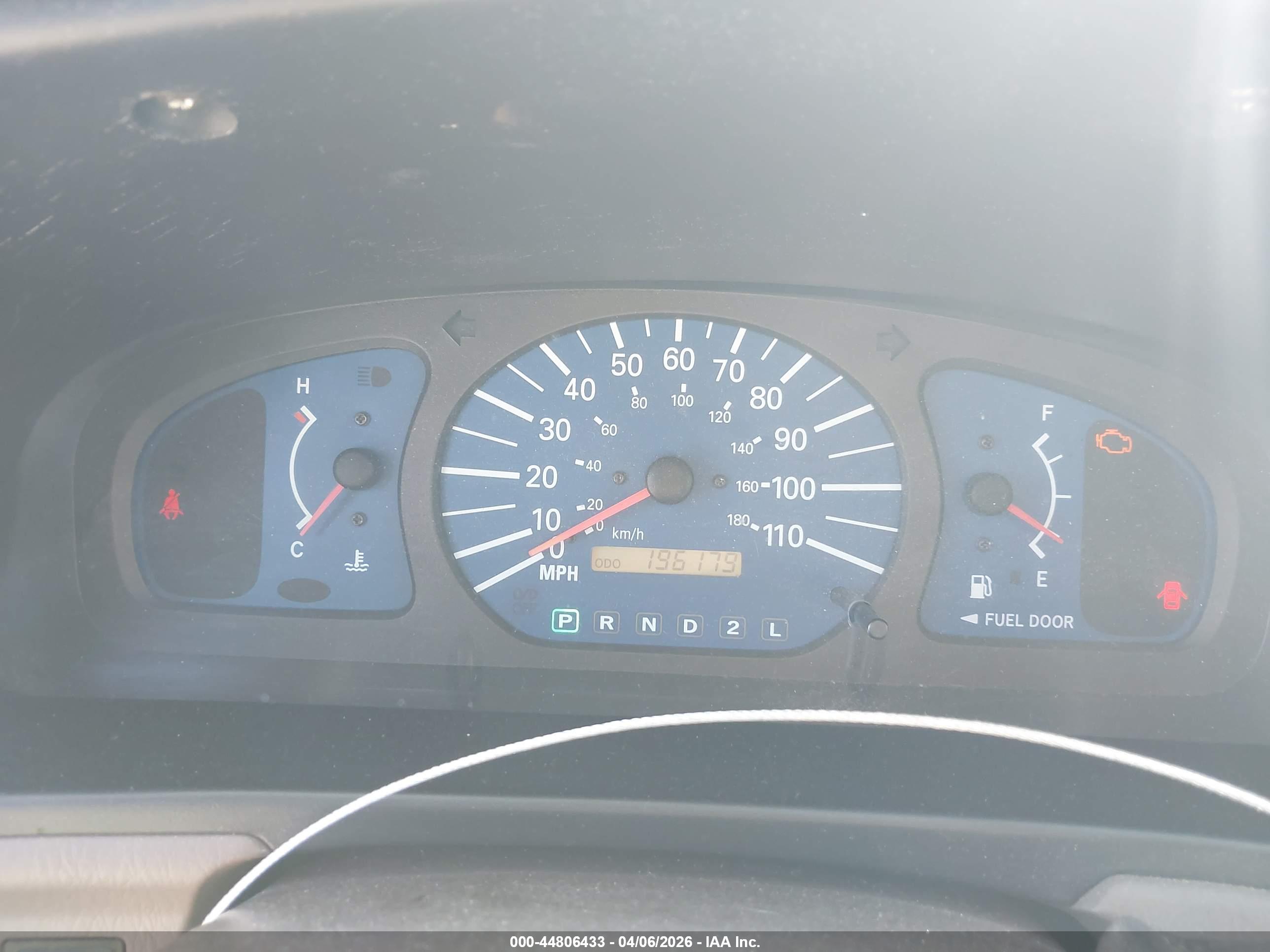 TOYOTA SIENNA image 7
