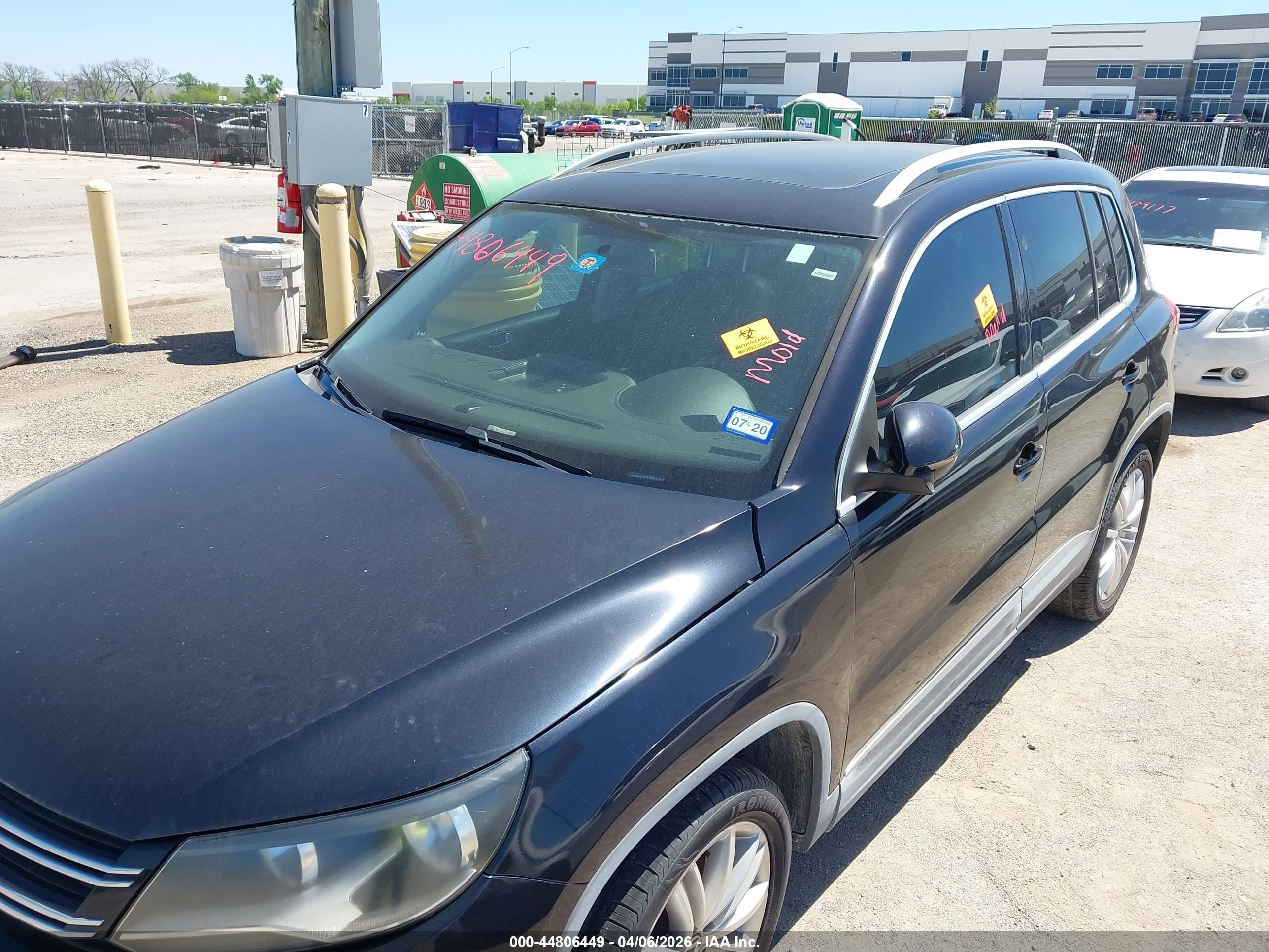 VOLKSWAGEN TIGUAN image 6