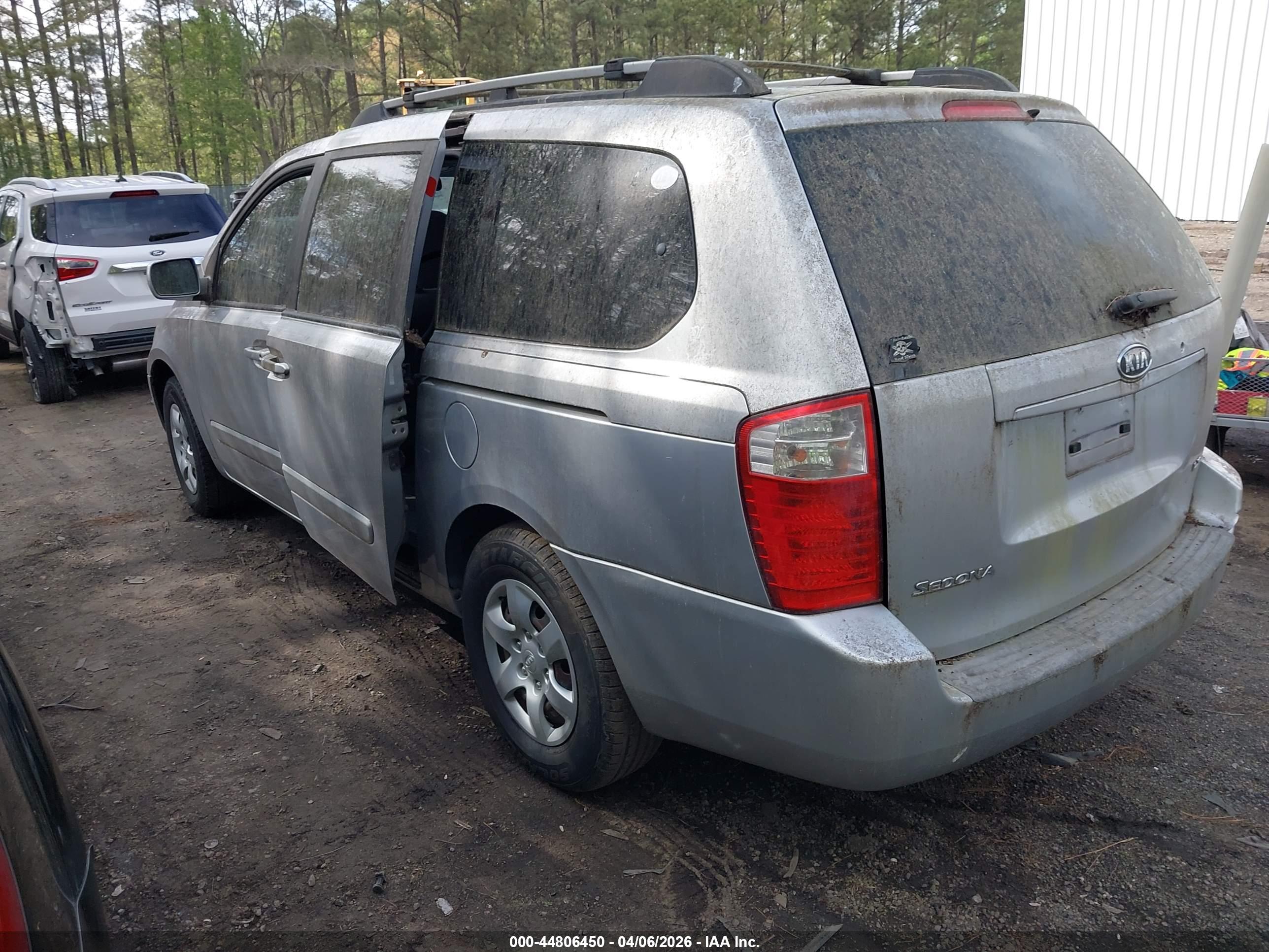 KIA SEDONA image 3