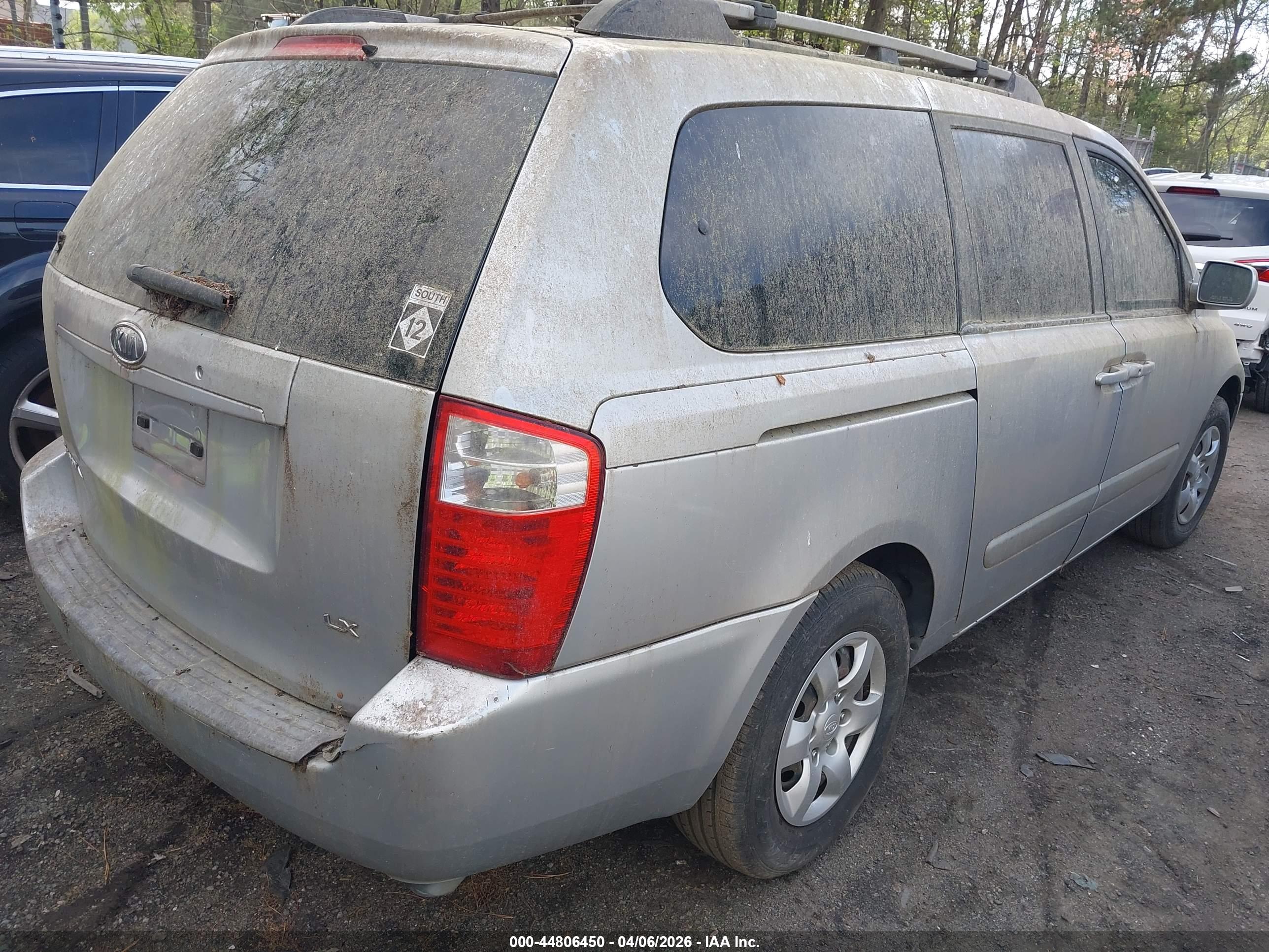 KIA SEDONA image 4