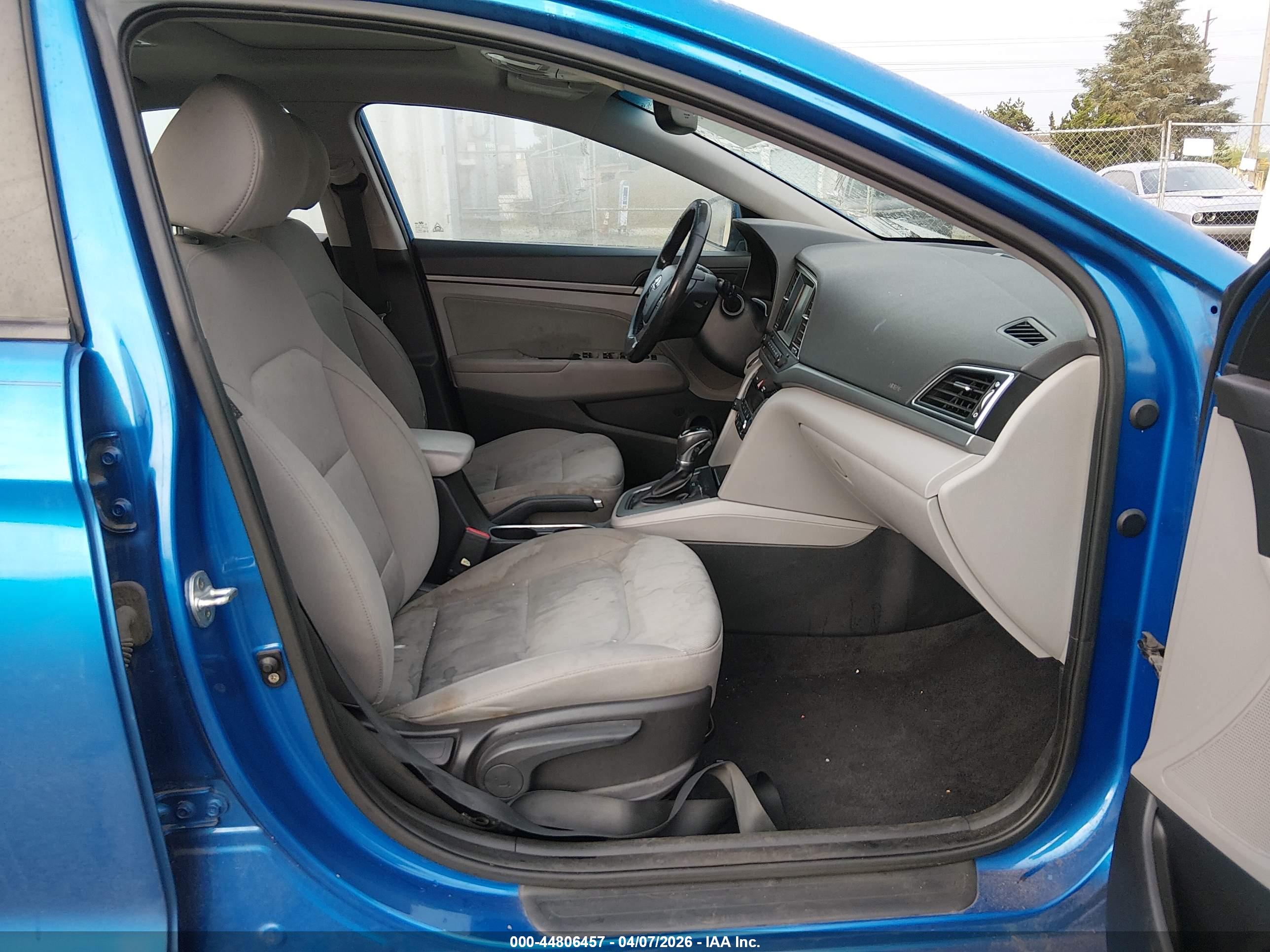 HYUNDAI ELANTRA image 5