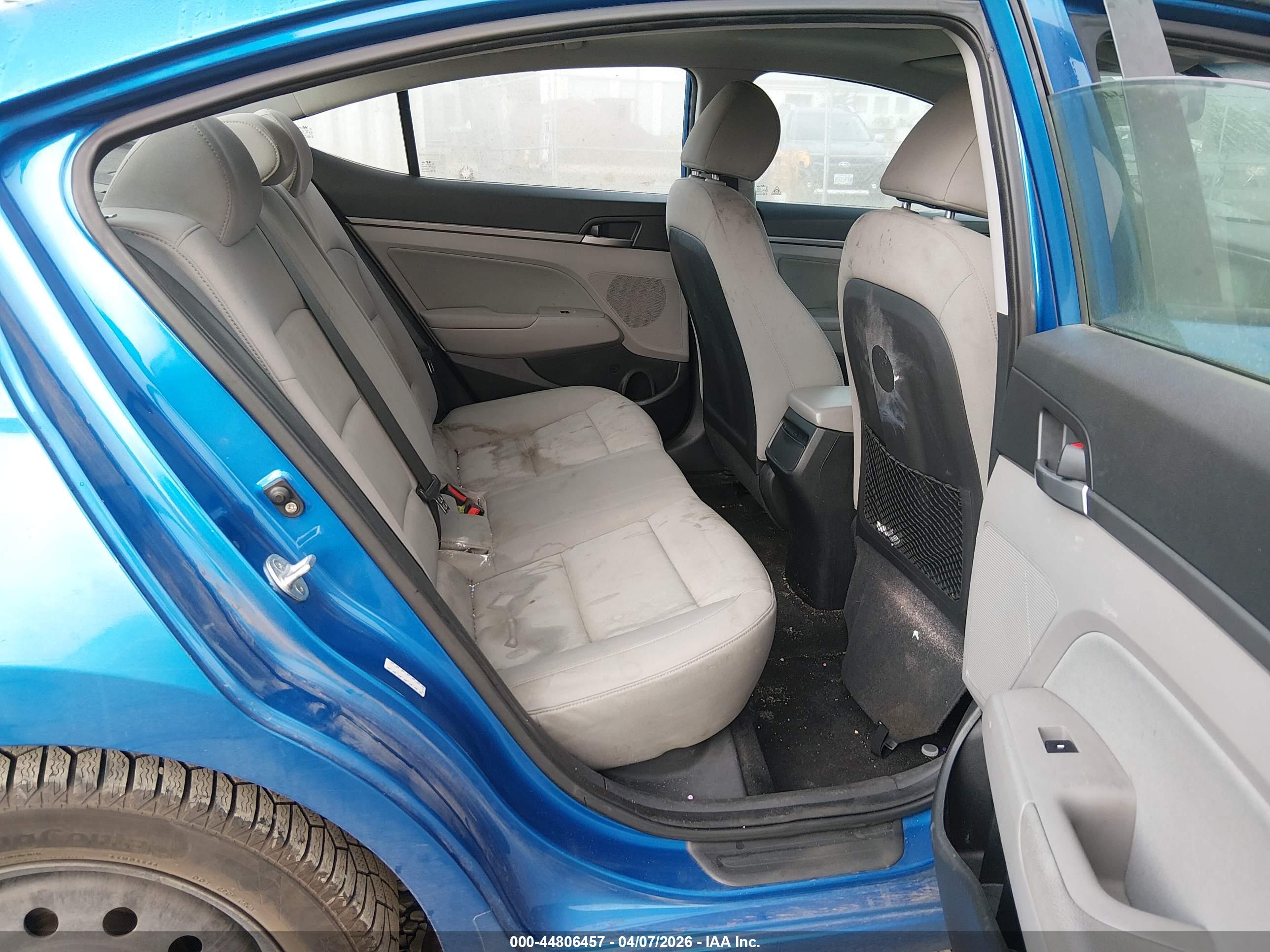 HYUNDAI ELANTRA image 8