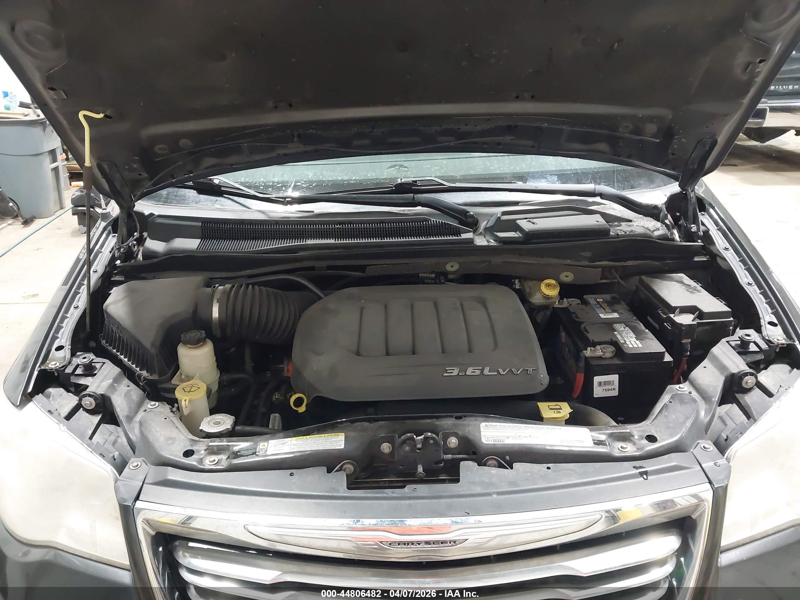 CHRYSLER TOWN image 10