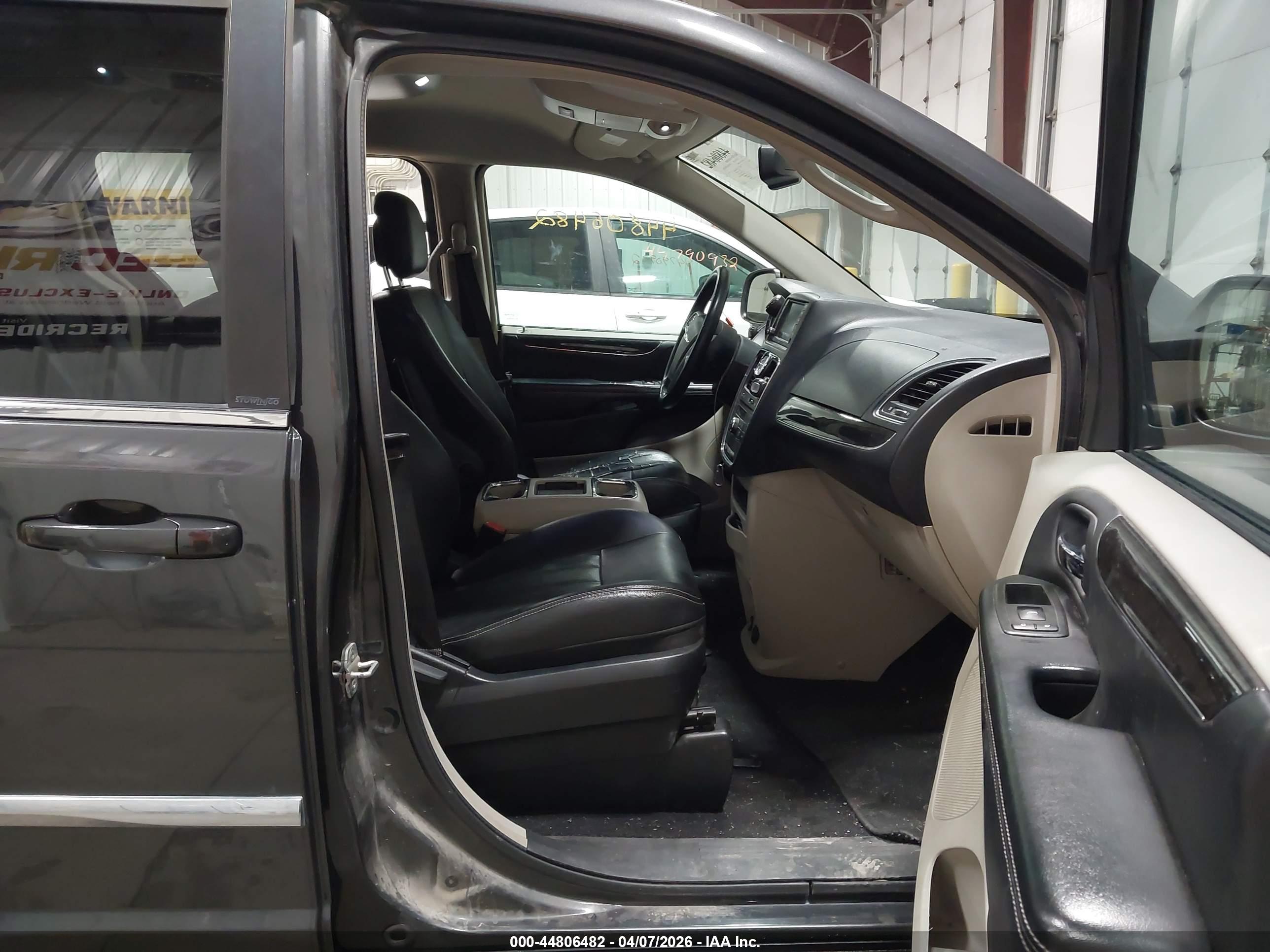 CHRYSLER TOWN image 5