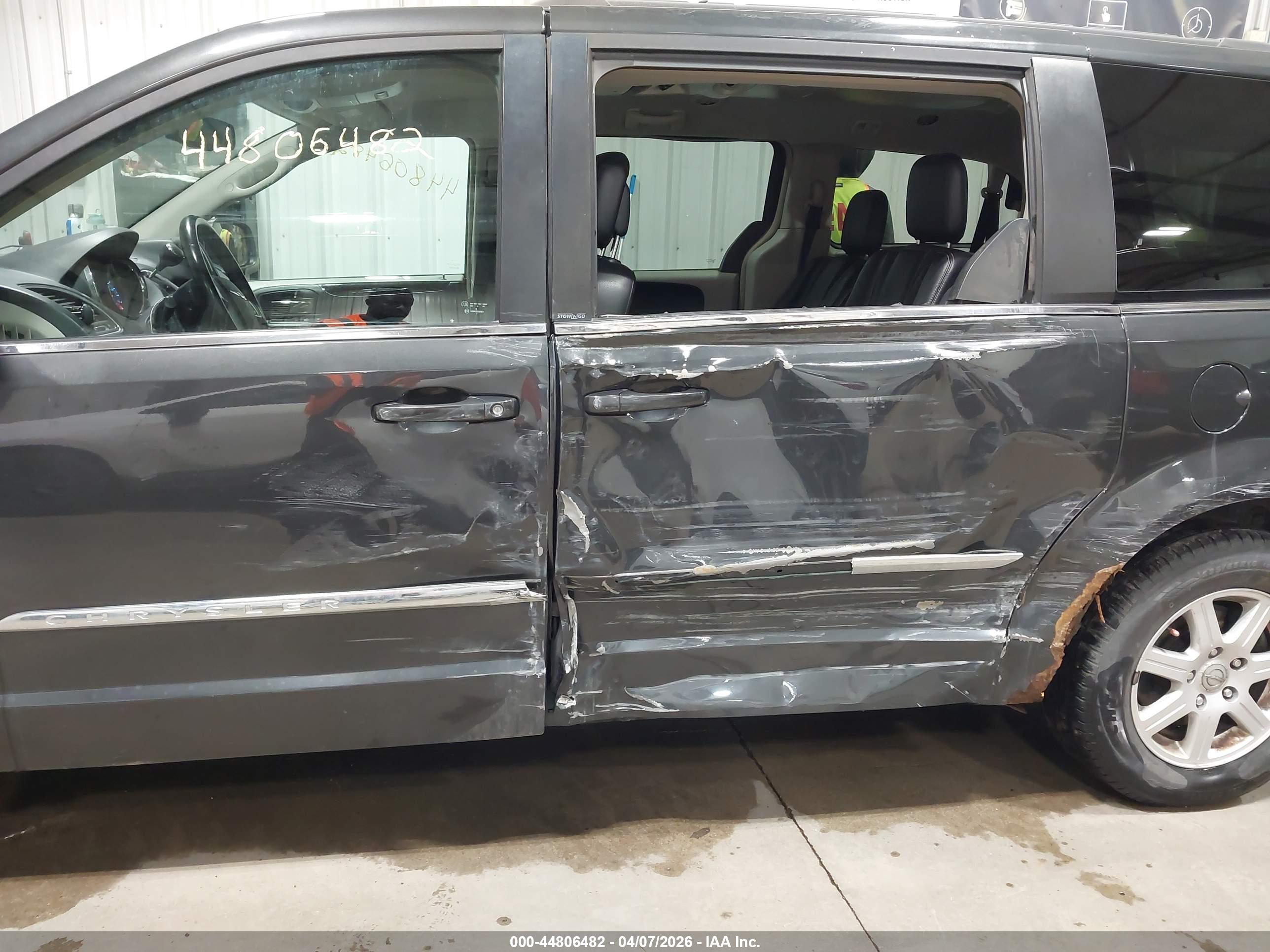 CHRYSLER TOWN image 6