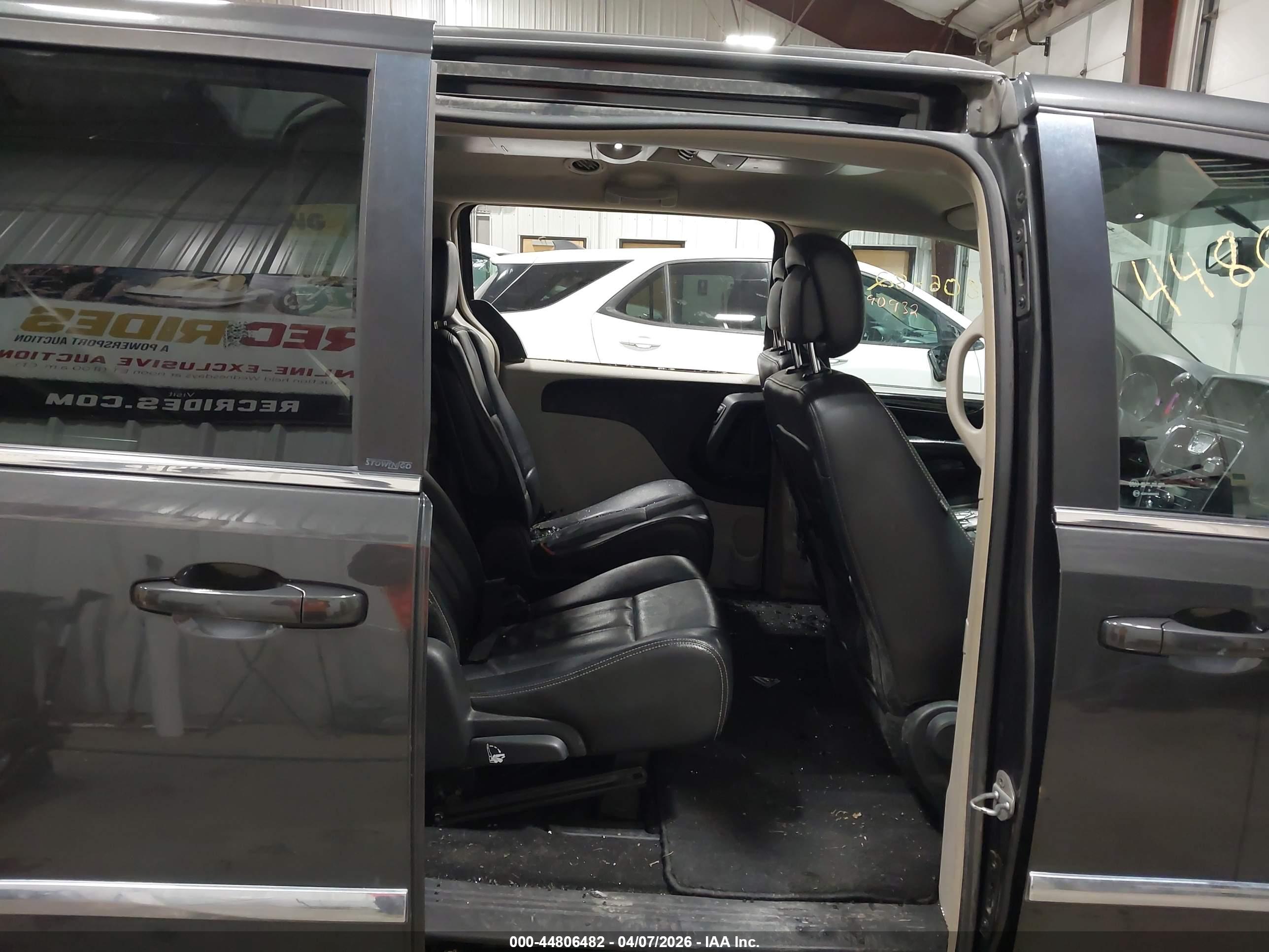 CHRYSLER TOWN image 8