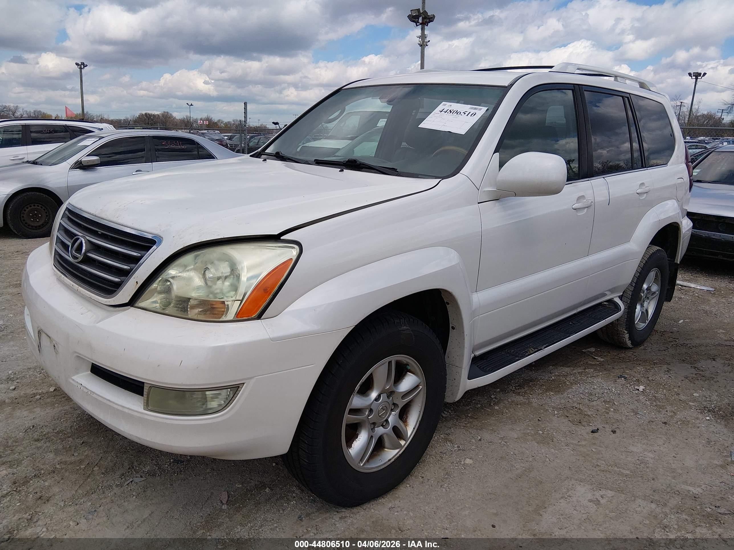 LEXUS GX image 2