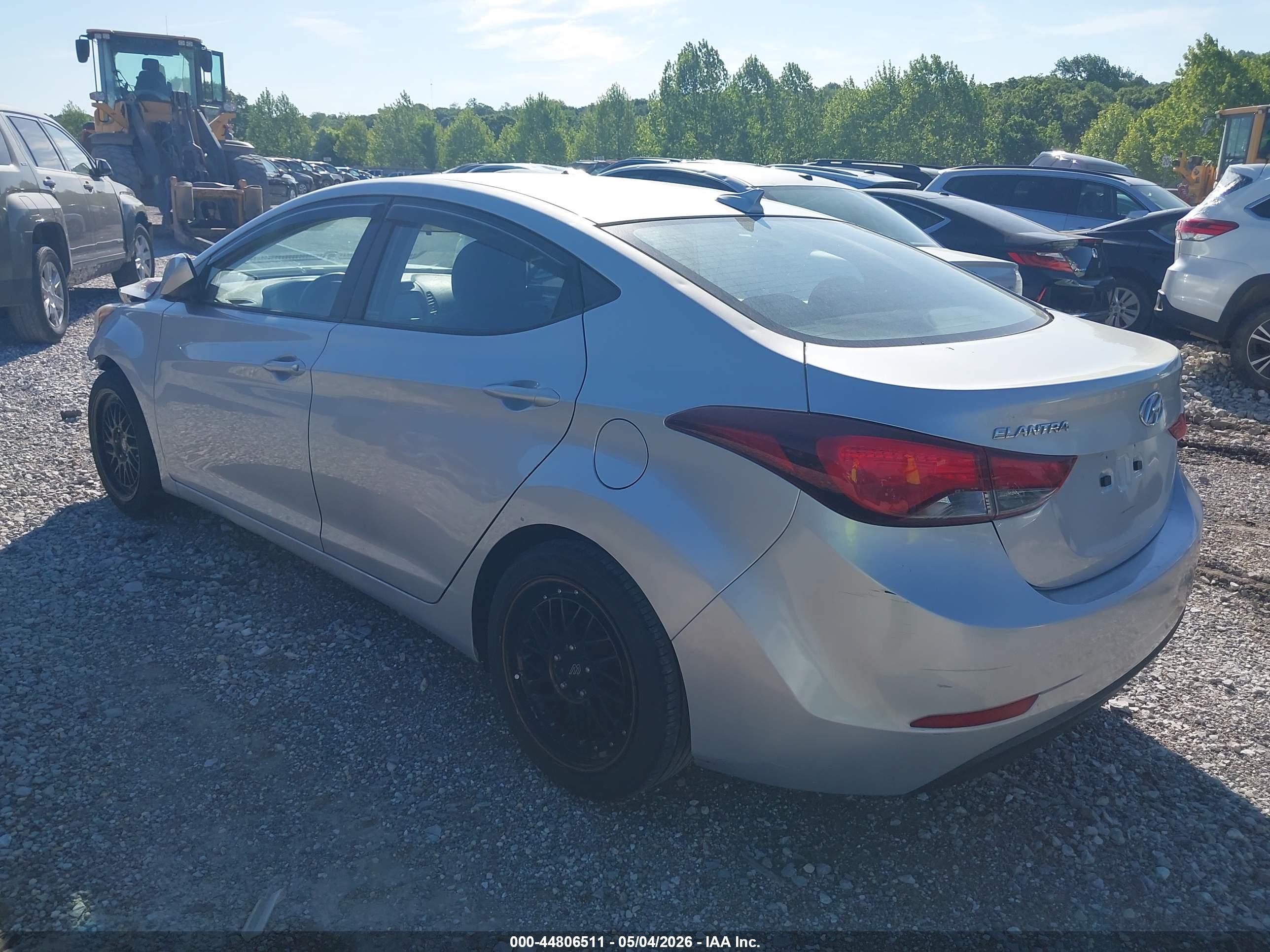 HYUNDAI ELANTRA image 3