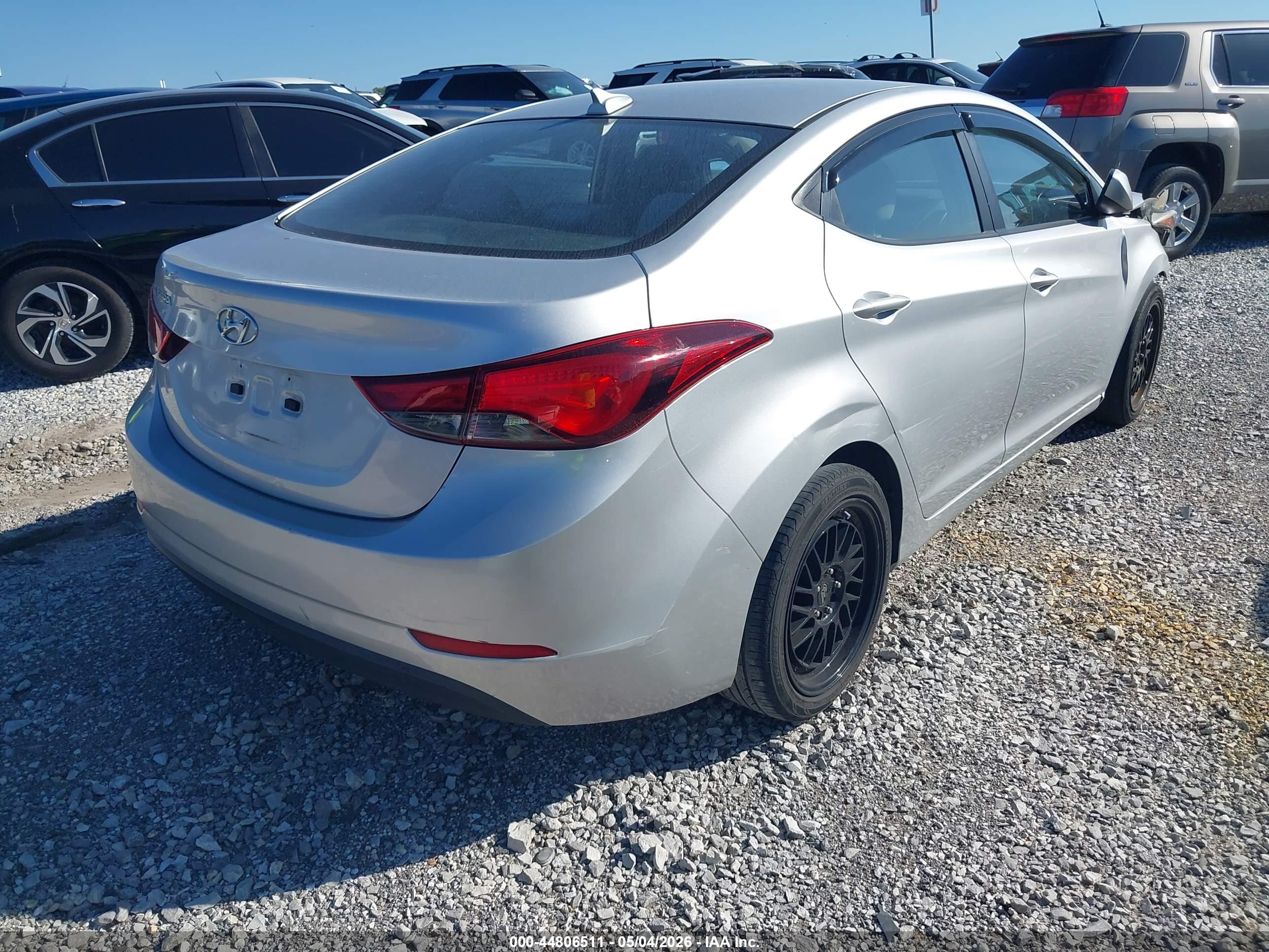 HYUNDAI ELANTRA image 4