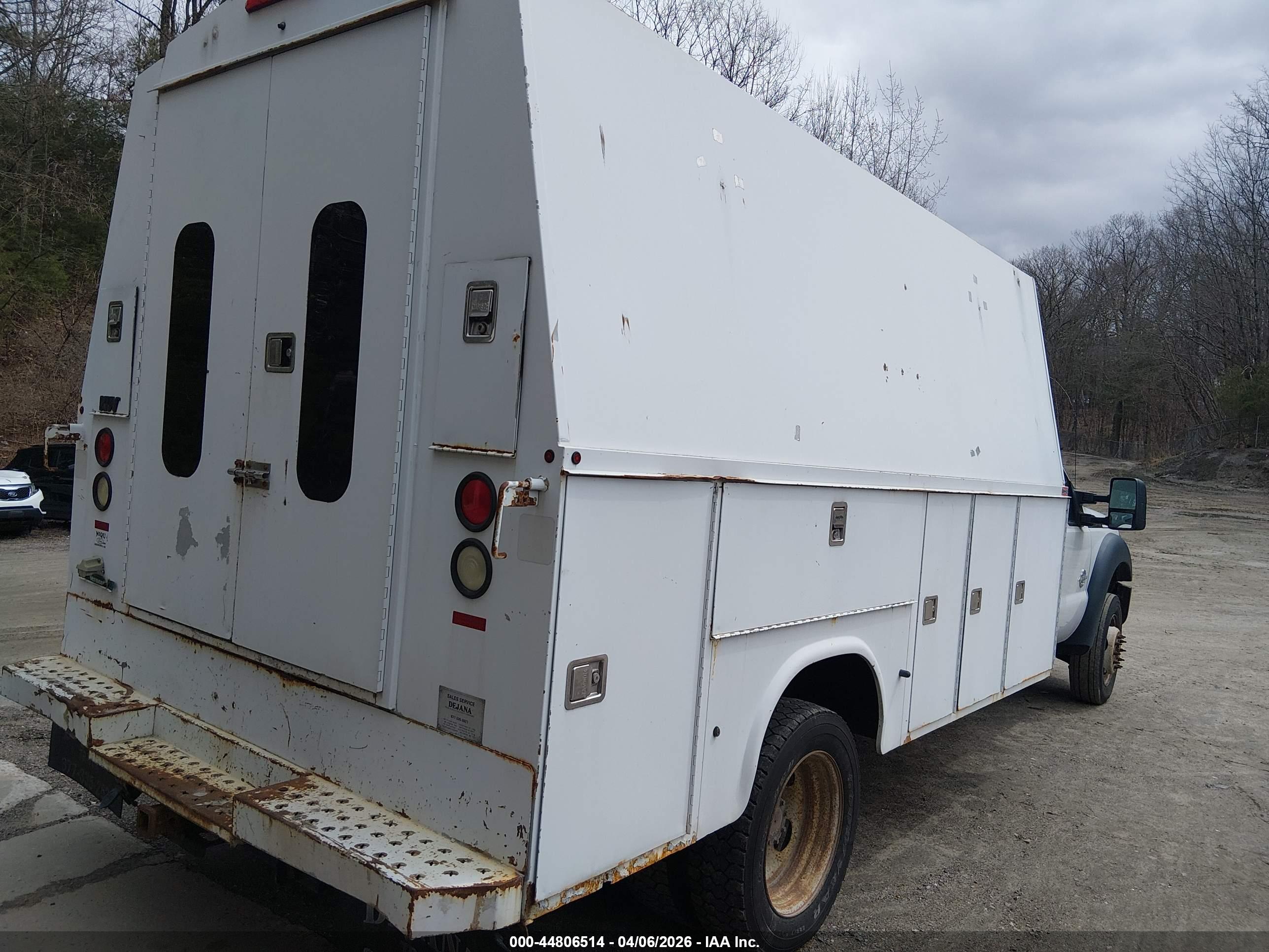 FORD F-550 image 4