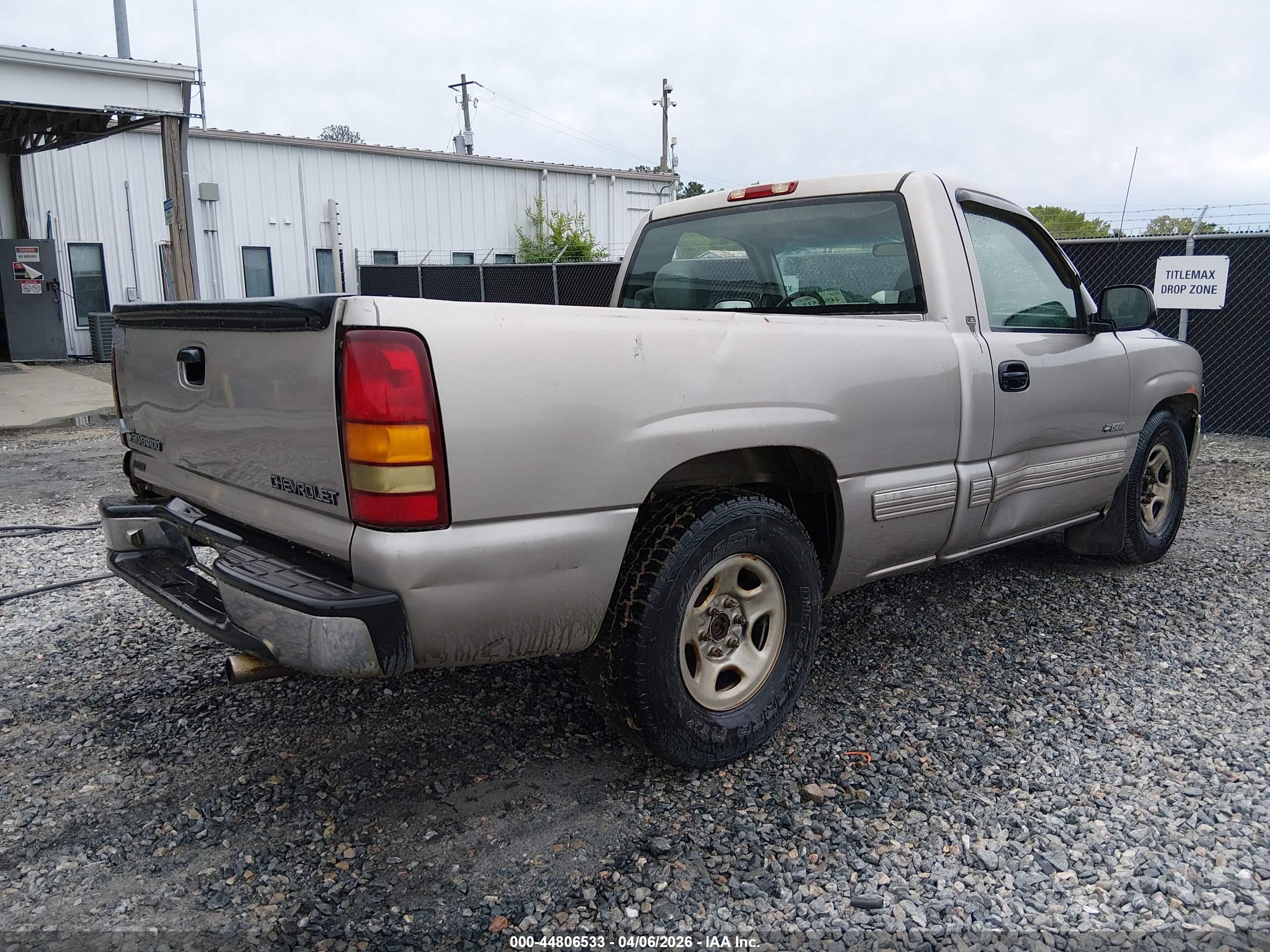 CHEVROLET SILVERADO image 4