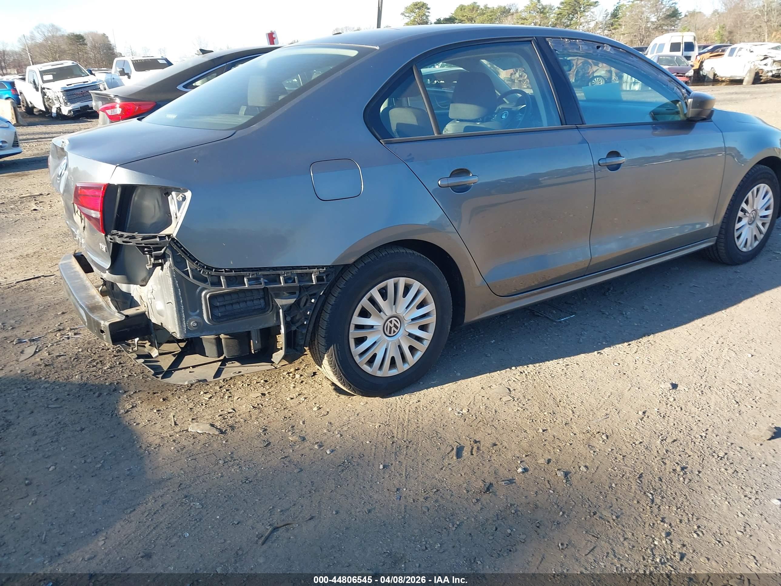 VOLKSWAGEN JETTA image 4