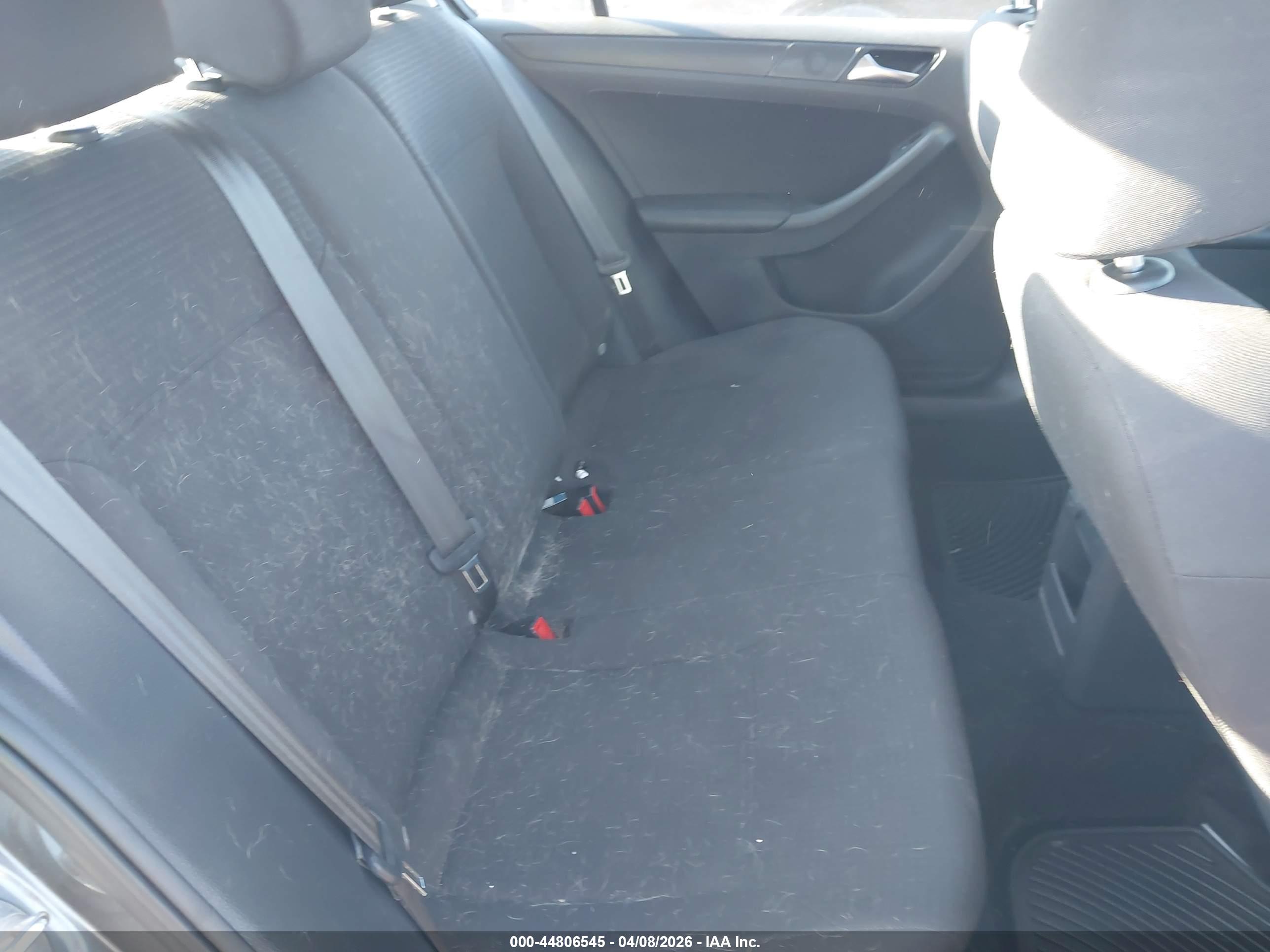VOLKSWAGEN JETTA image 8