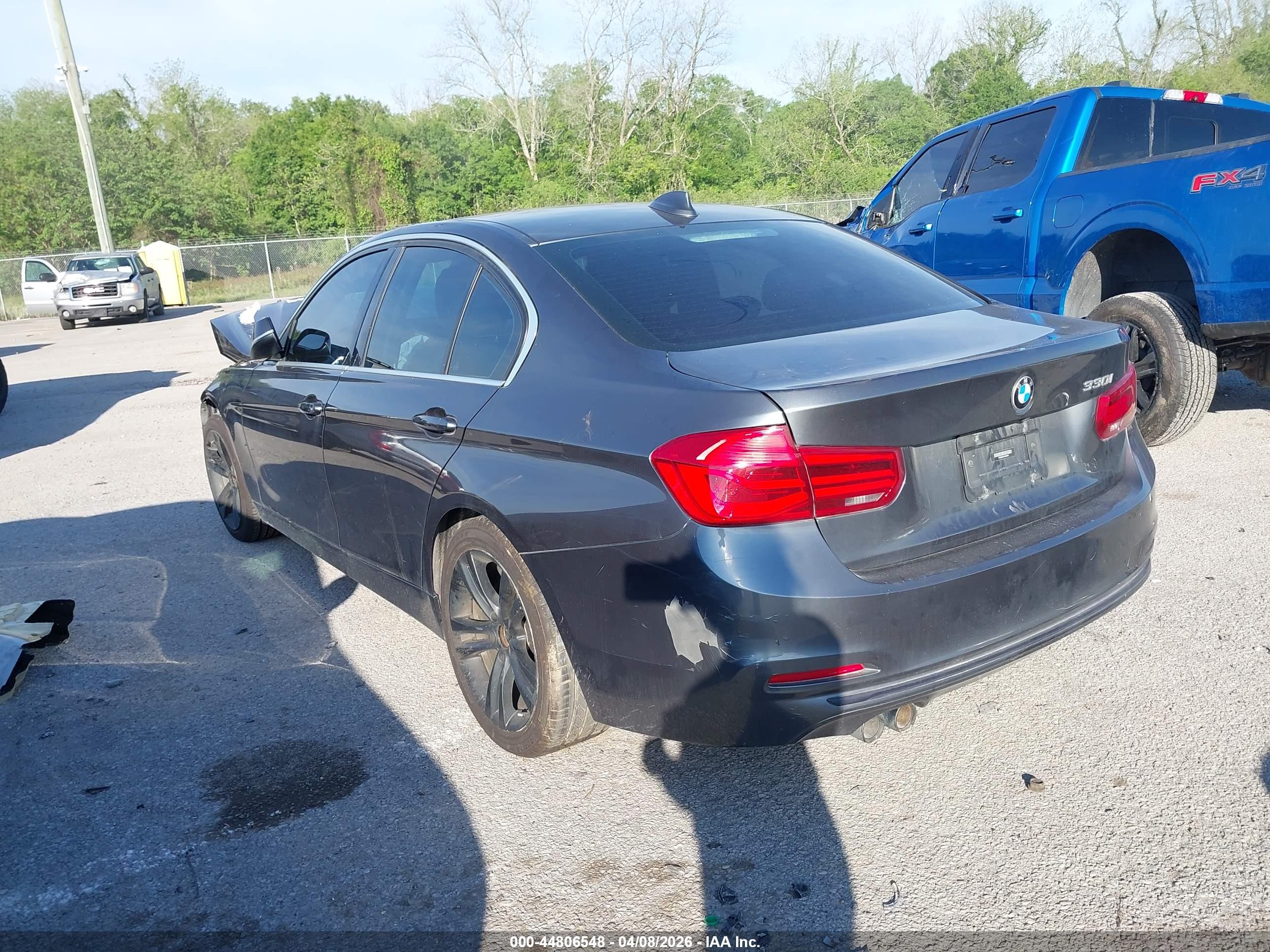 BMW 330I image 3