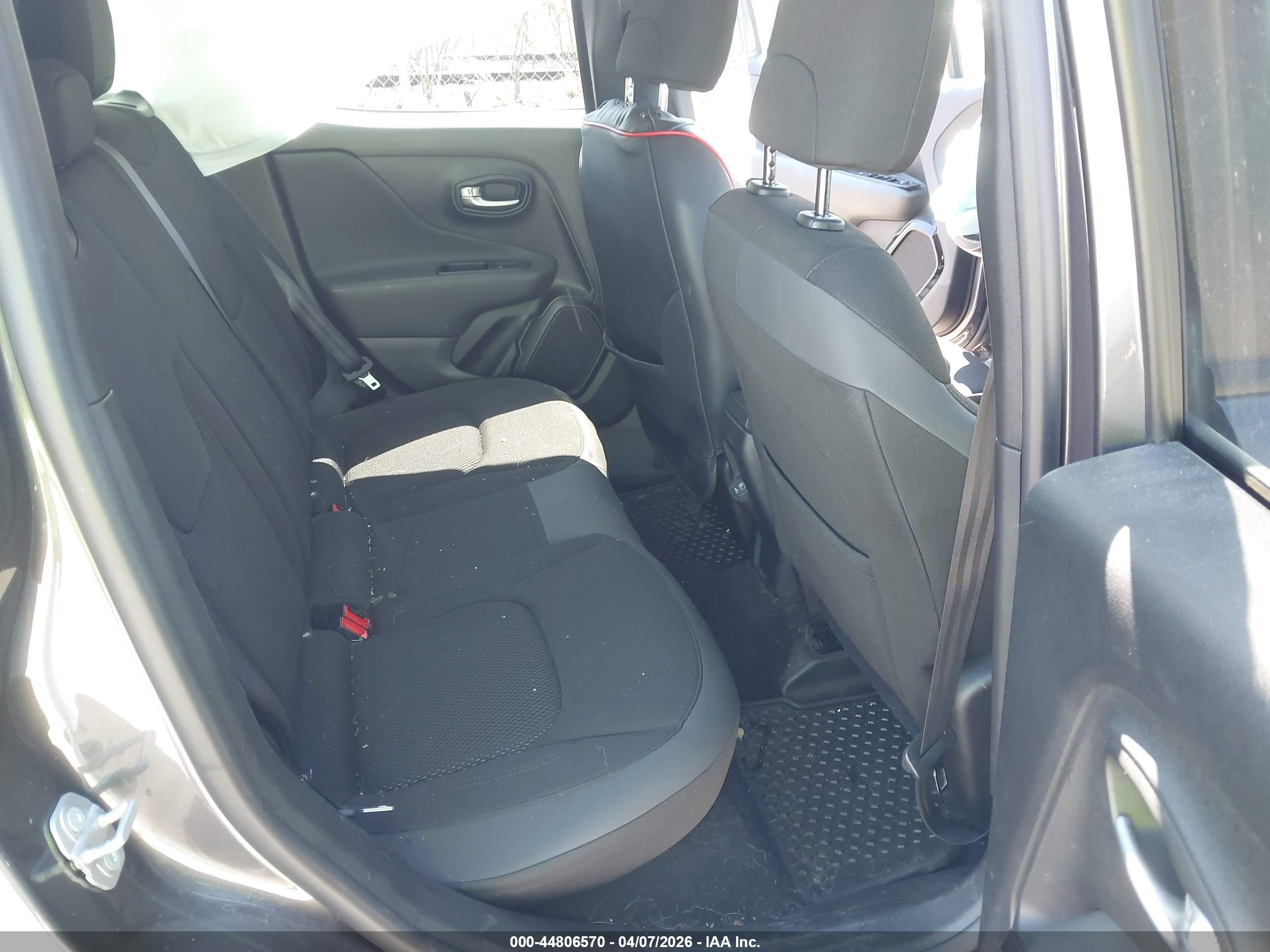 JEEP RENEGADE image 8