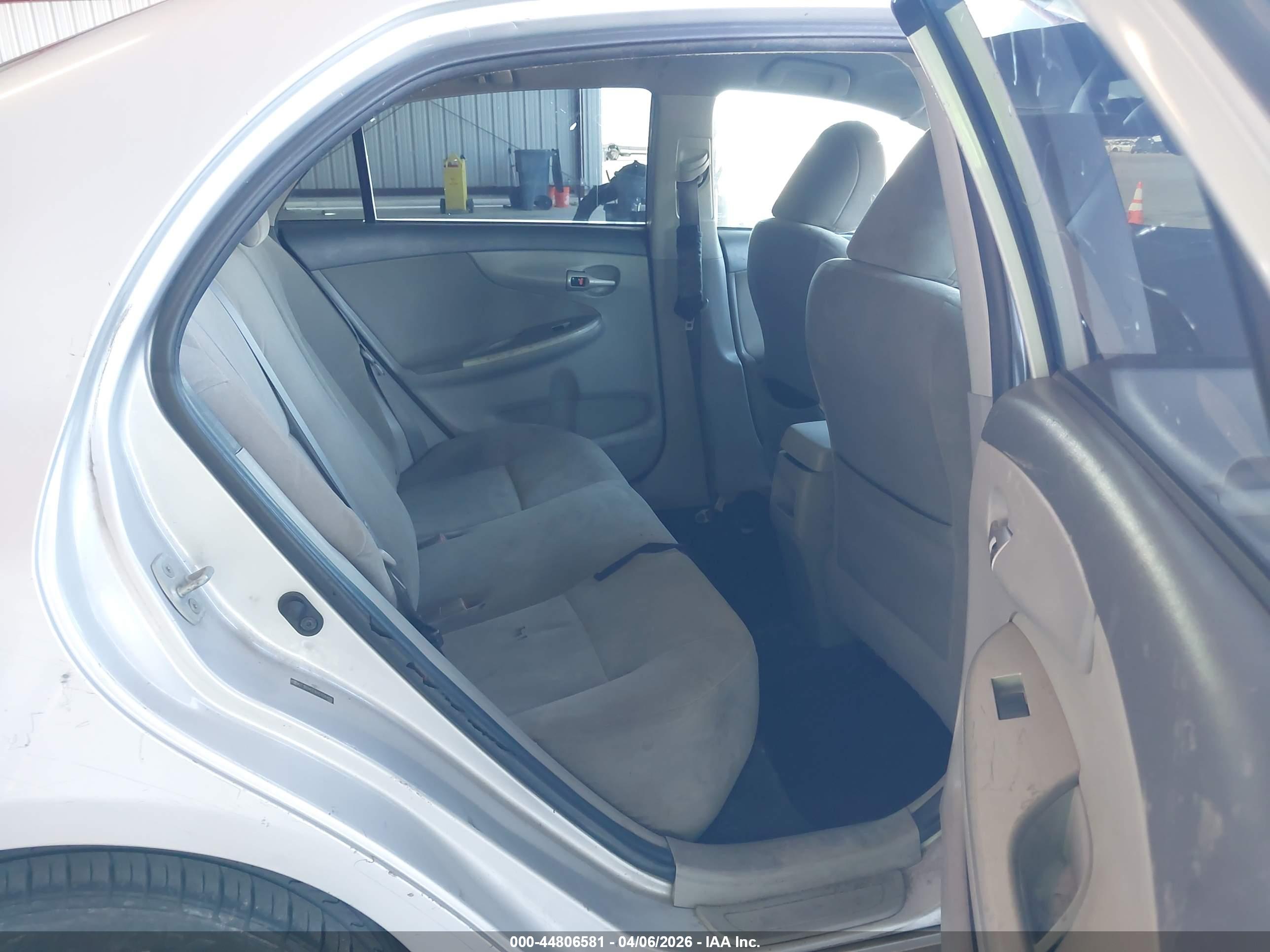 TOYOTA COROLLA image 8