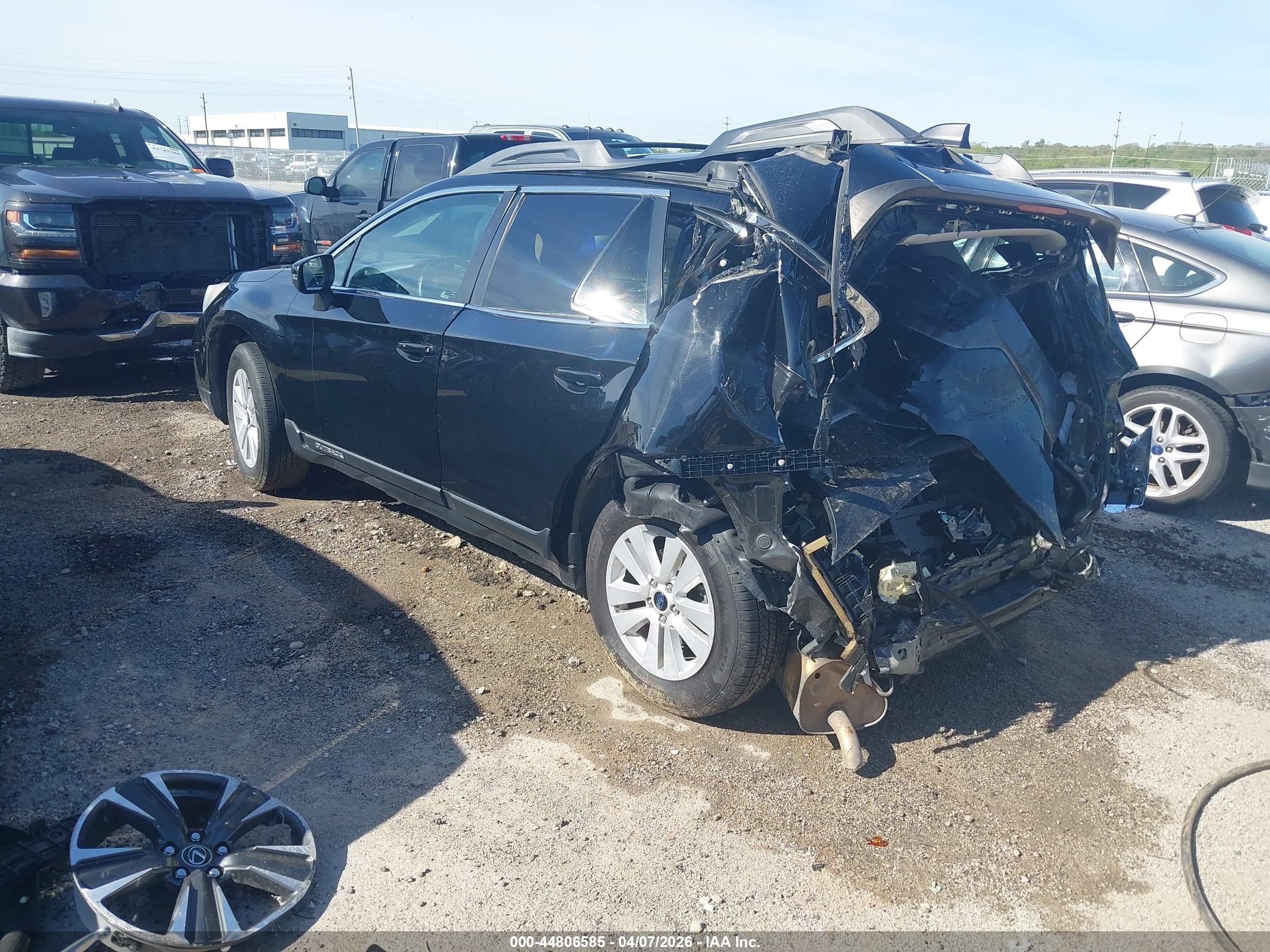 SUBARU OUTBACK image 3