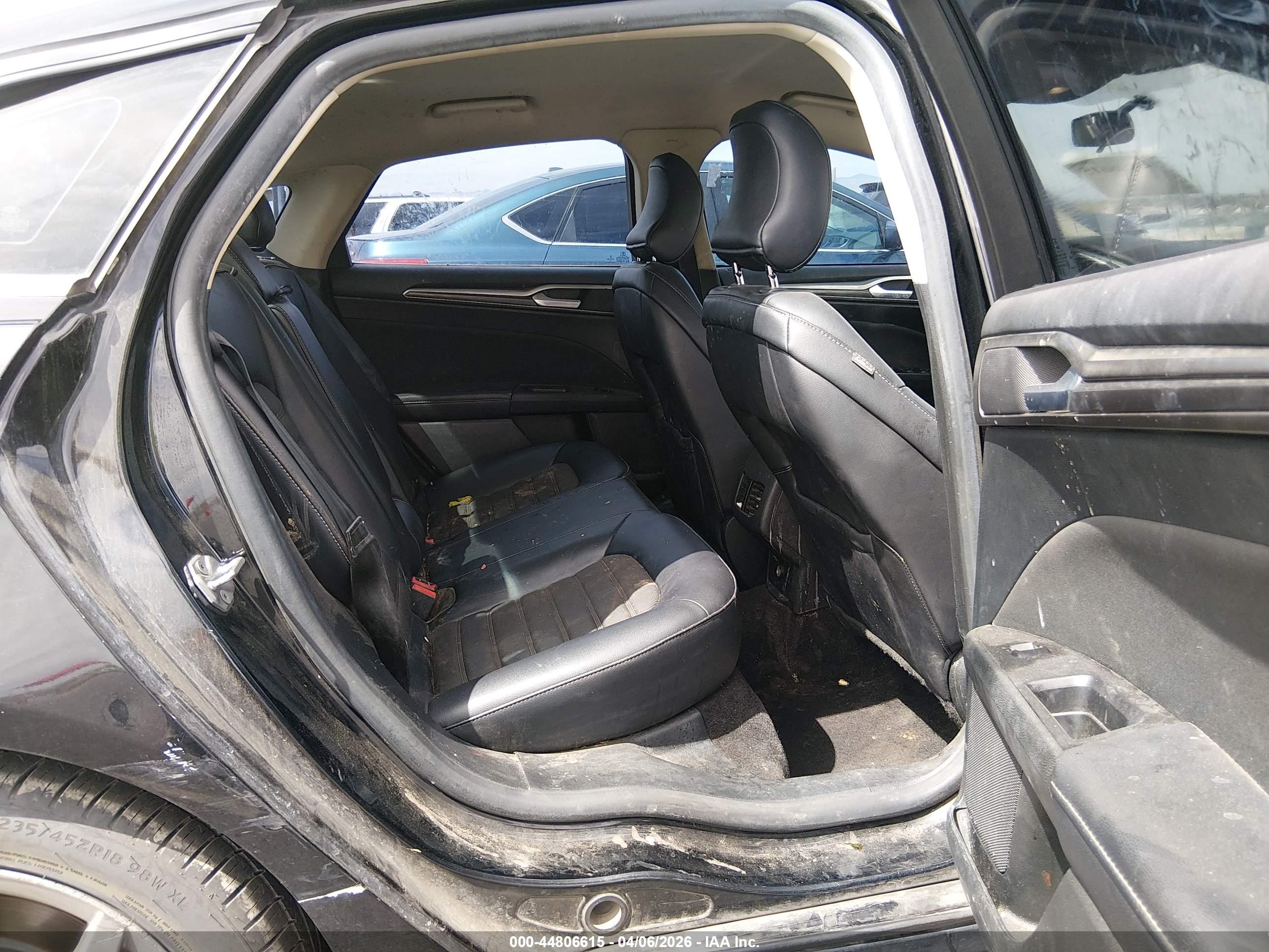 FORD FUSION image 8