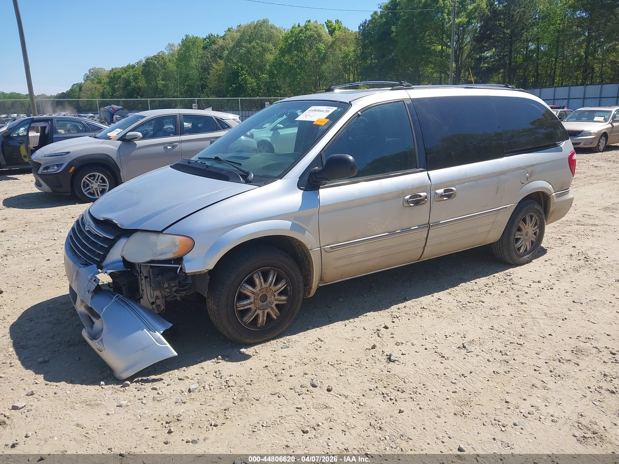 CHRYSLER TOWN image 2