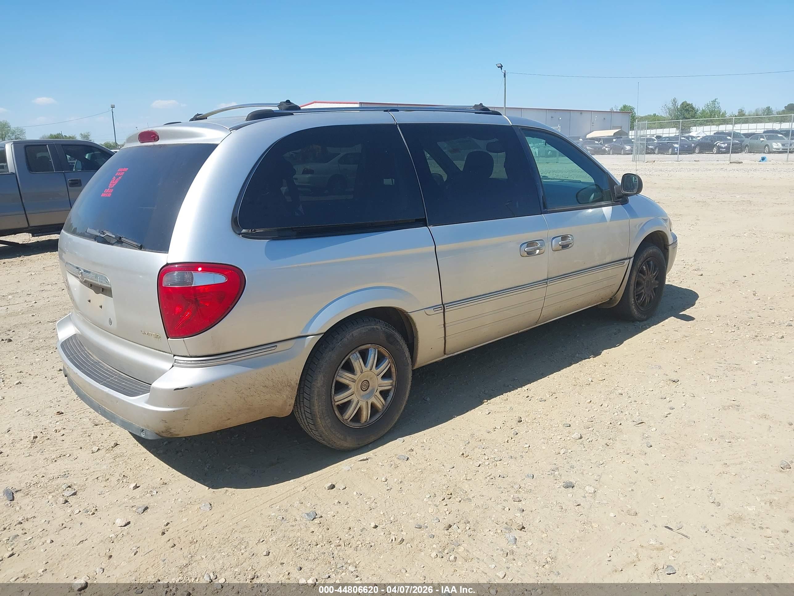 CHRYSLER TOWN image 4