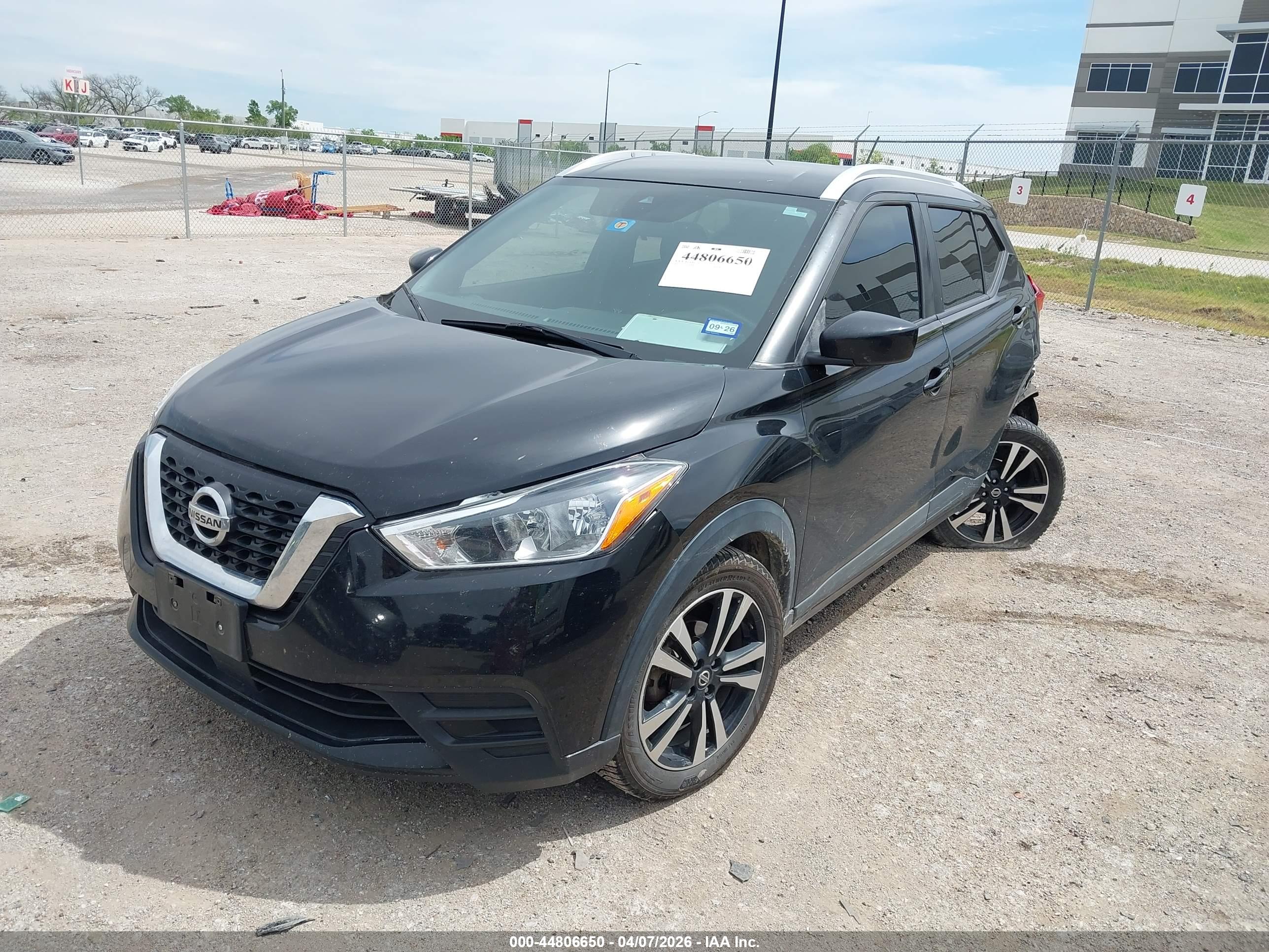 NISSAN KICKS image 2
