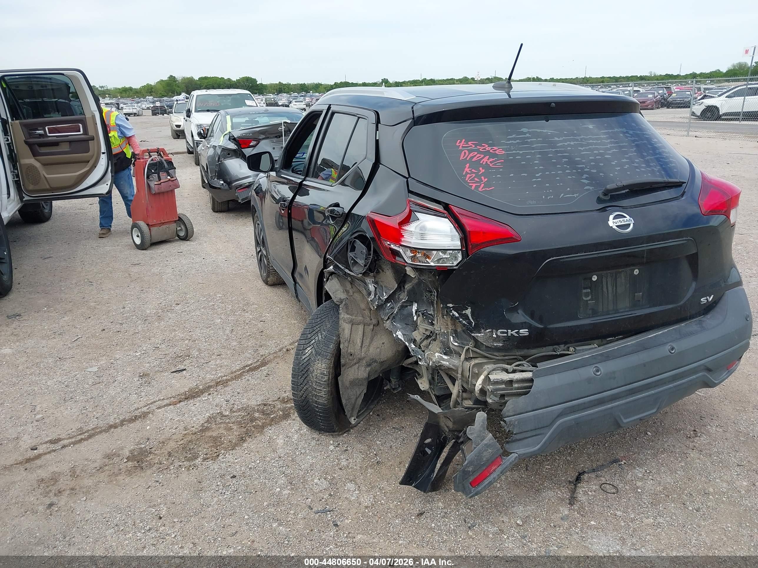 NISSAN KICKS image 3