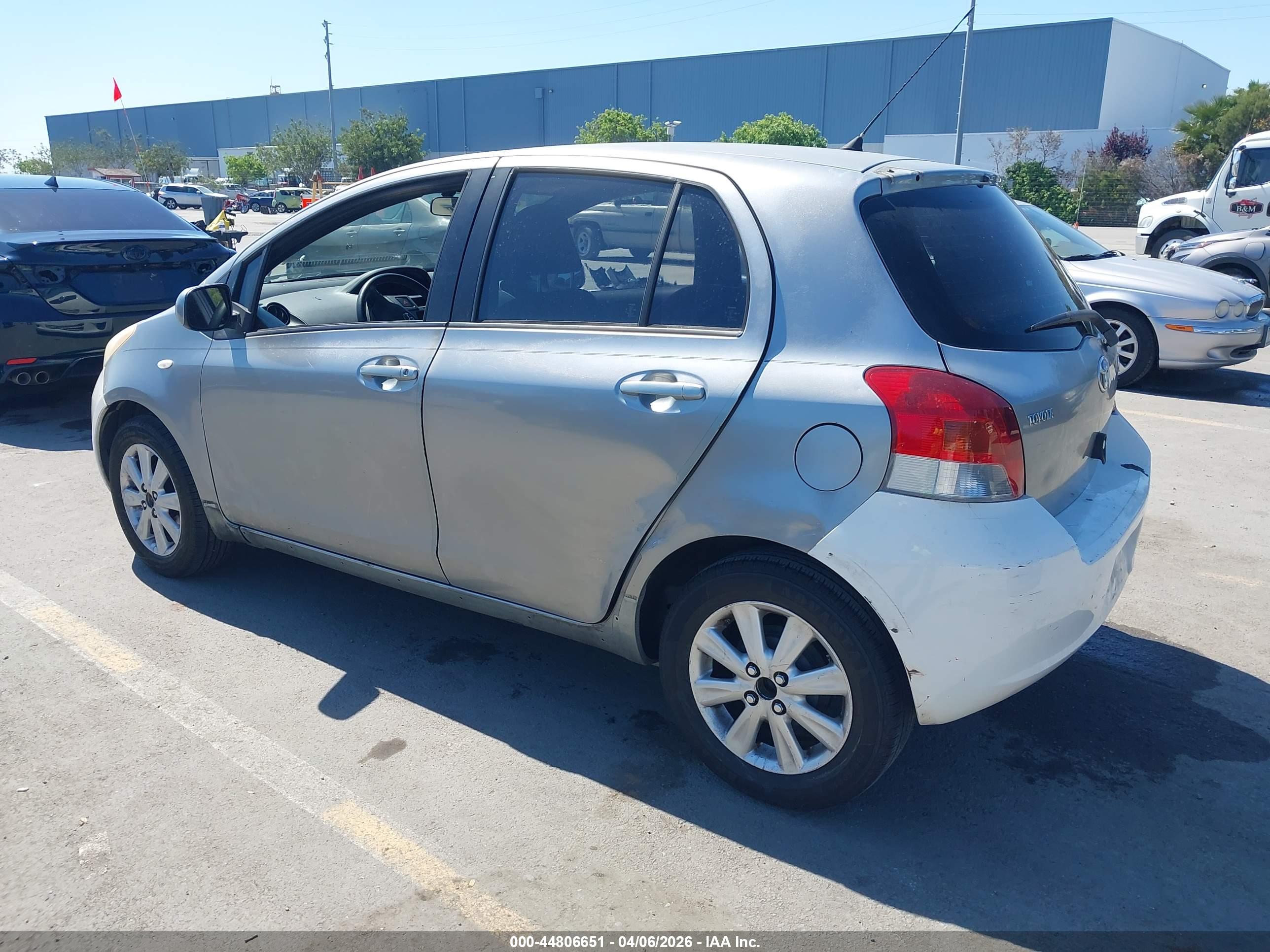 TOYOTA YARIS image 3