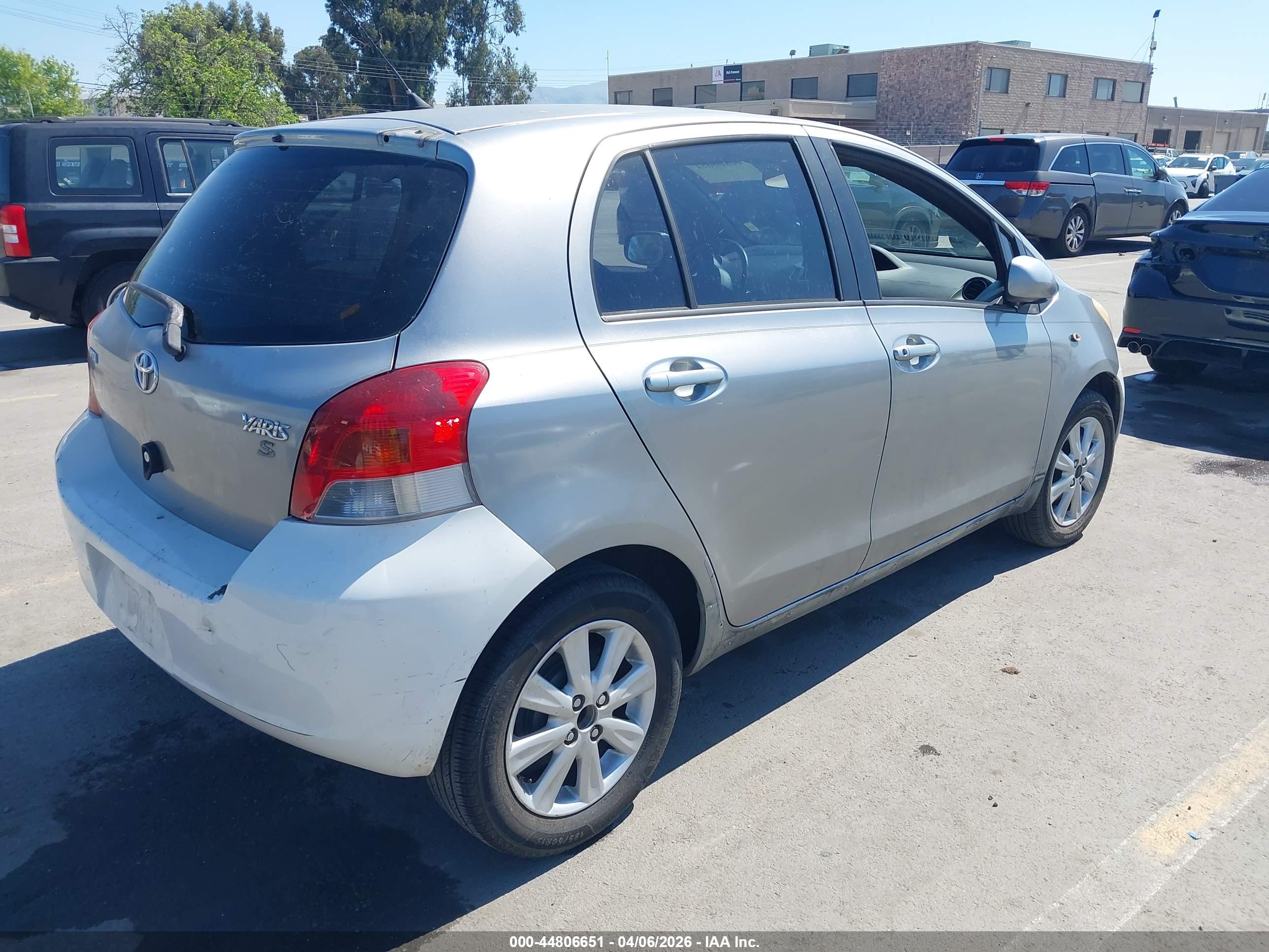 TOYOTA YARIS image 4