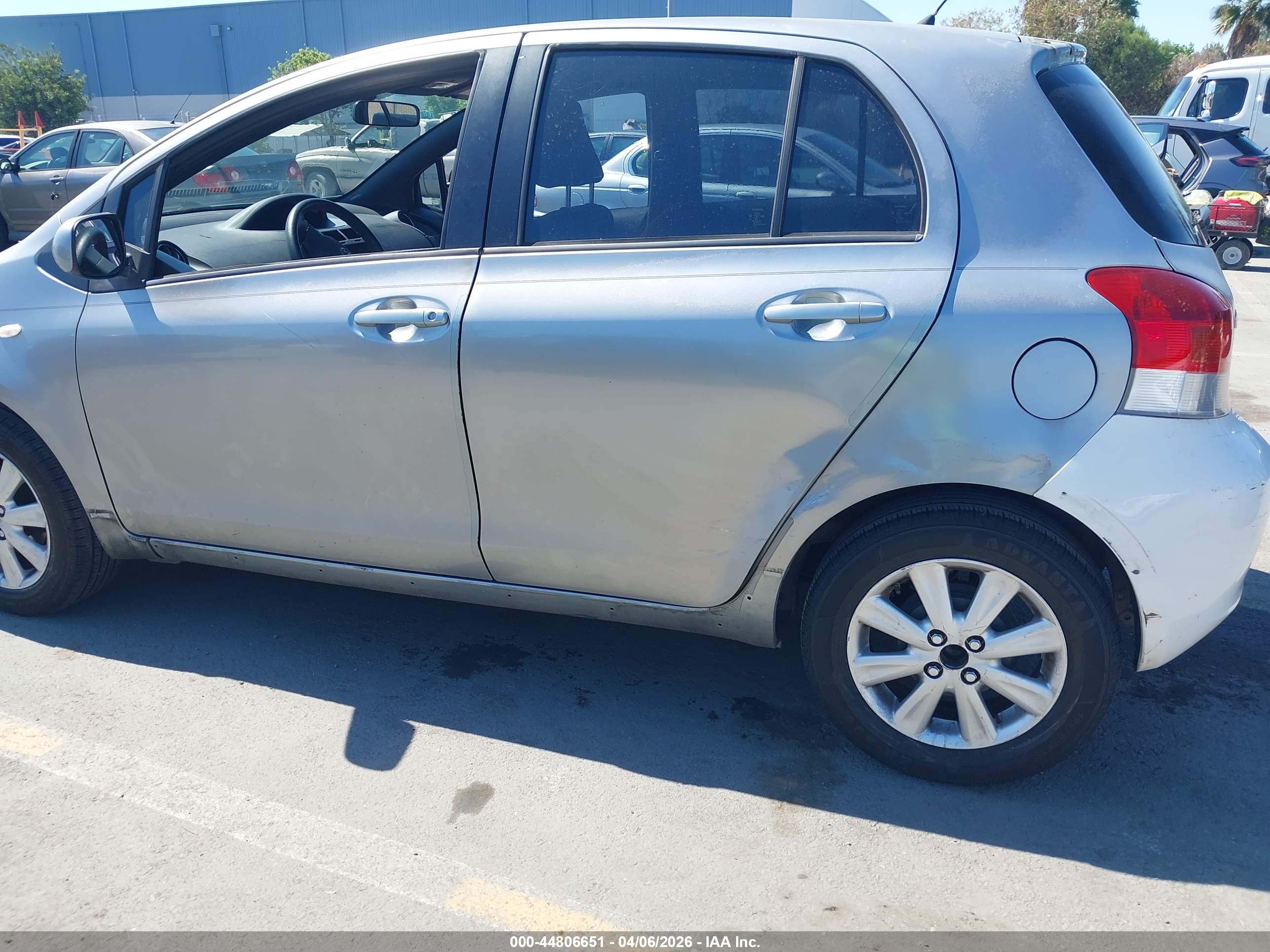 TOYOTA YARIS image 6