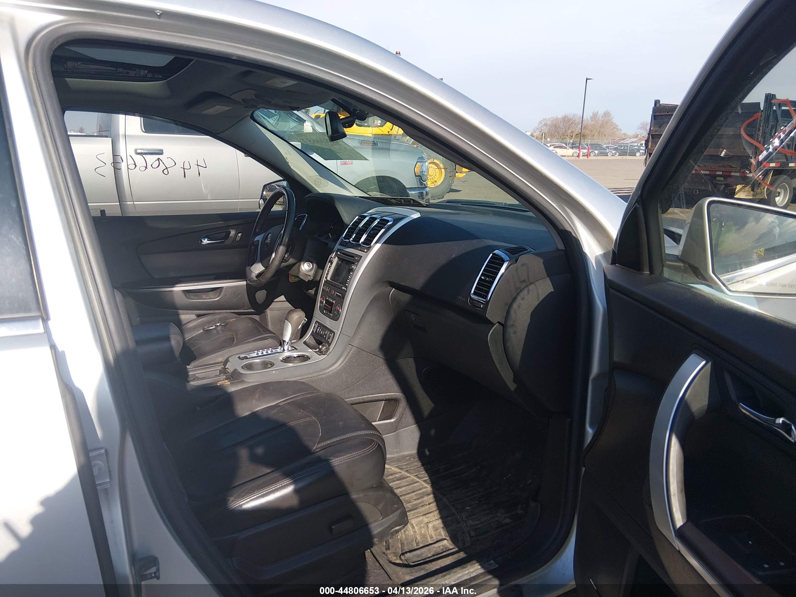 GMC ACADIA image 5