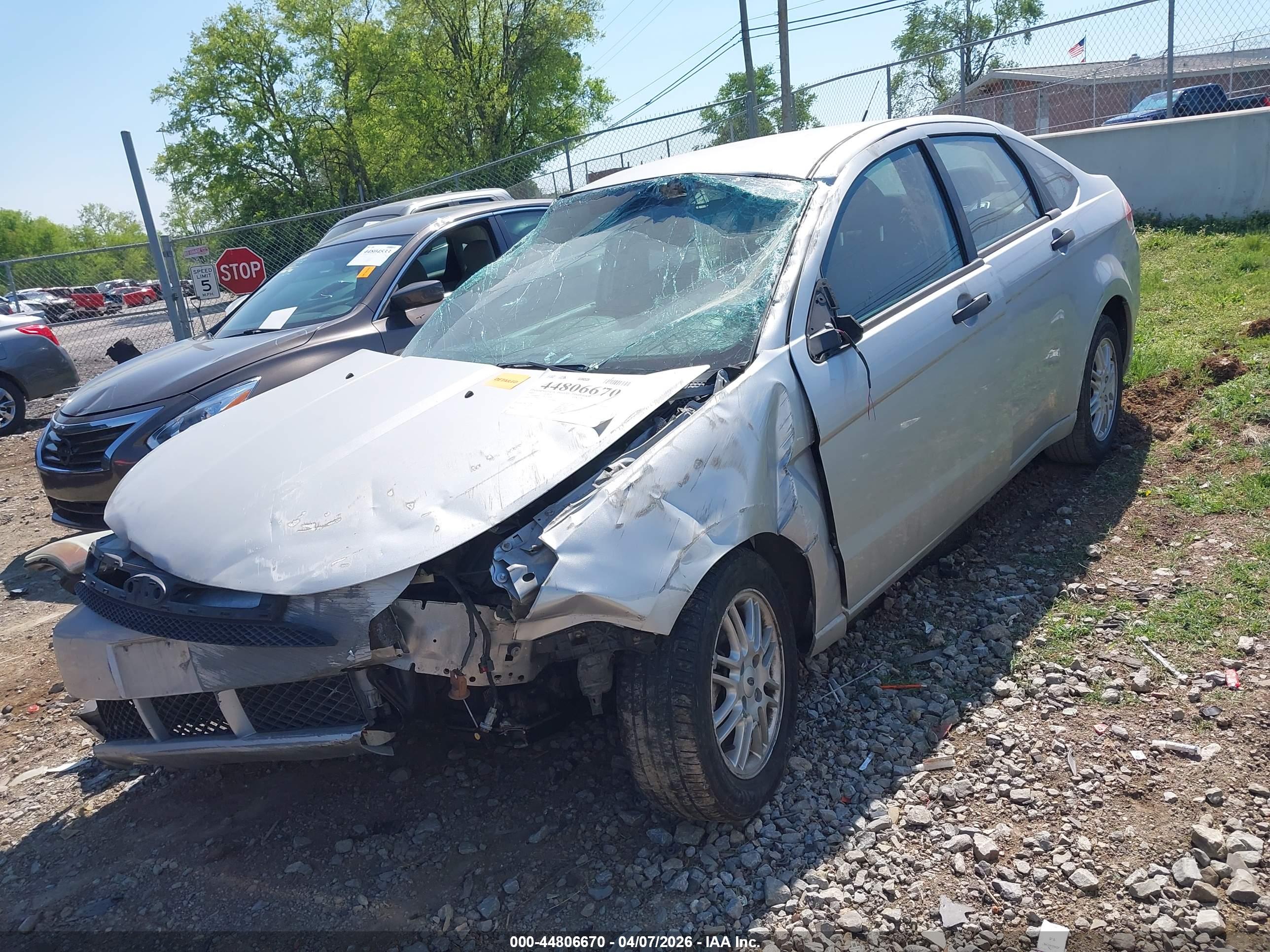 FORD FOCUS image 2