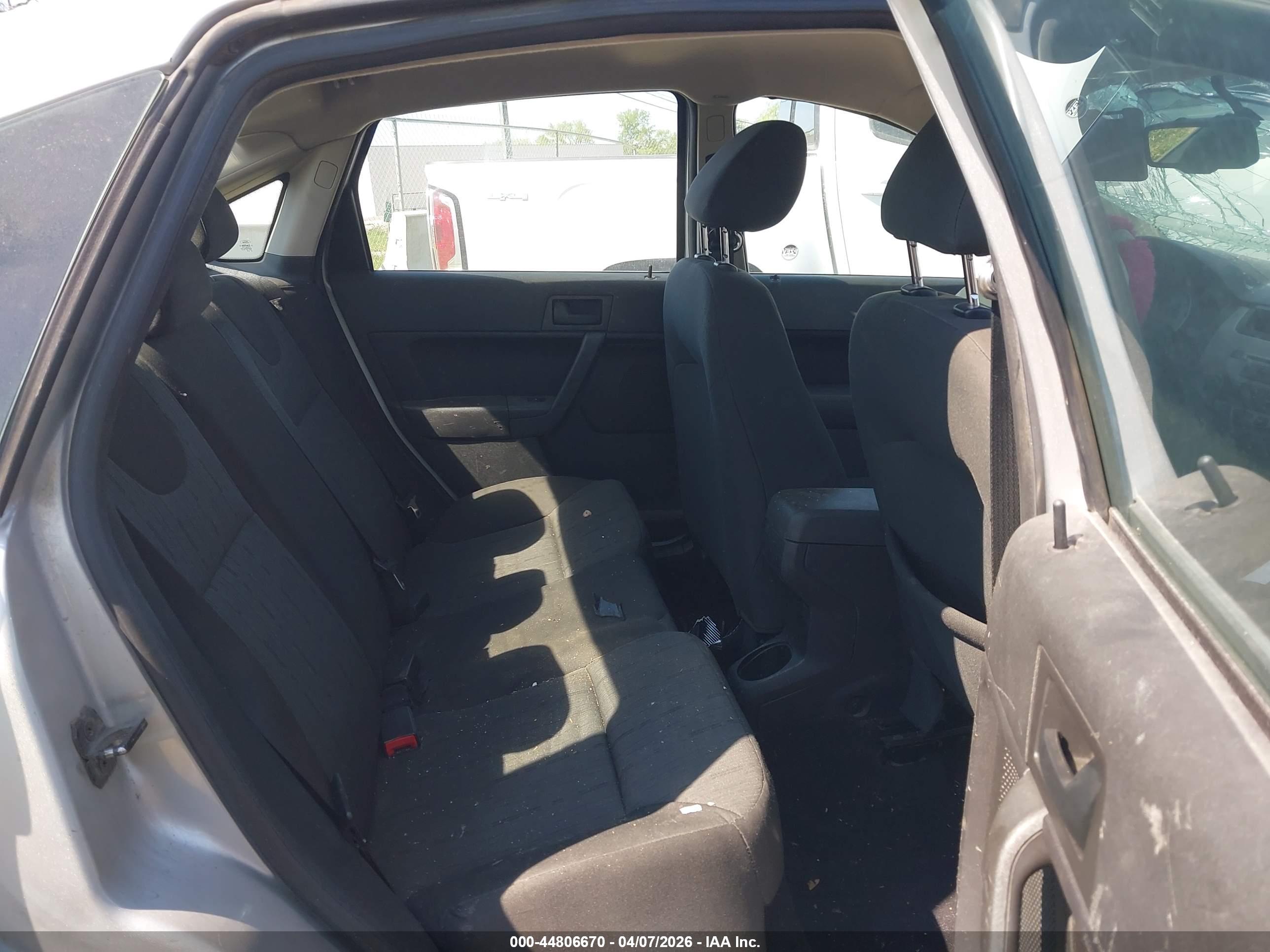 FORD FOCUS image 8