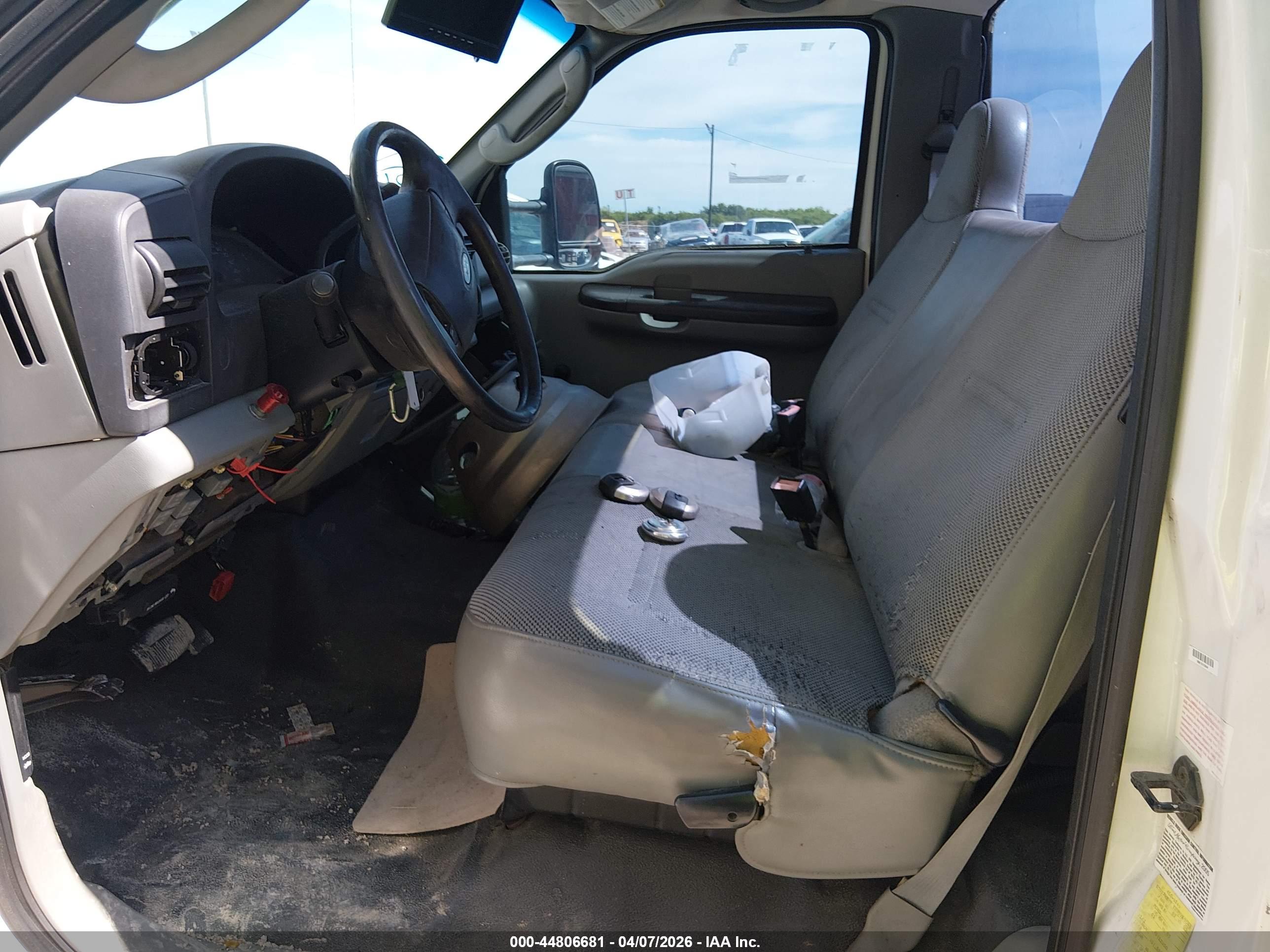 FORD F-550 image 8