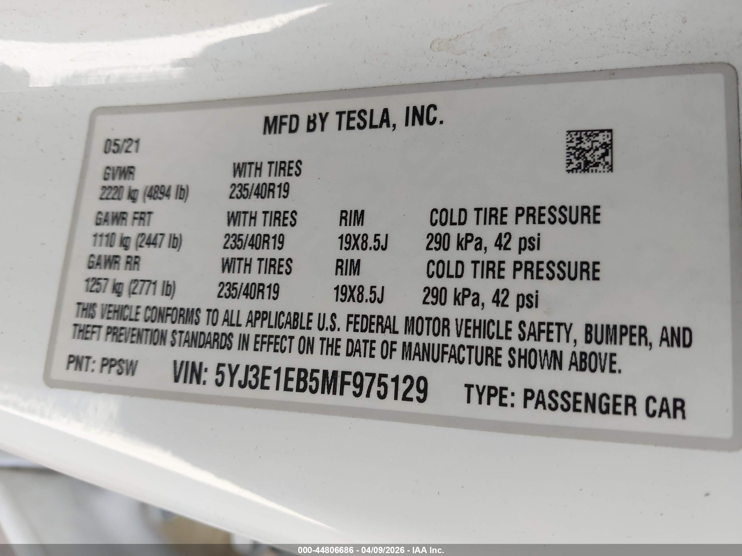 TESLA MODEL image 9