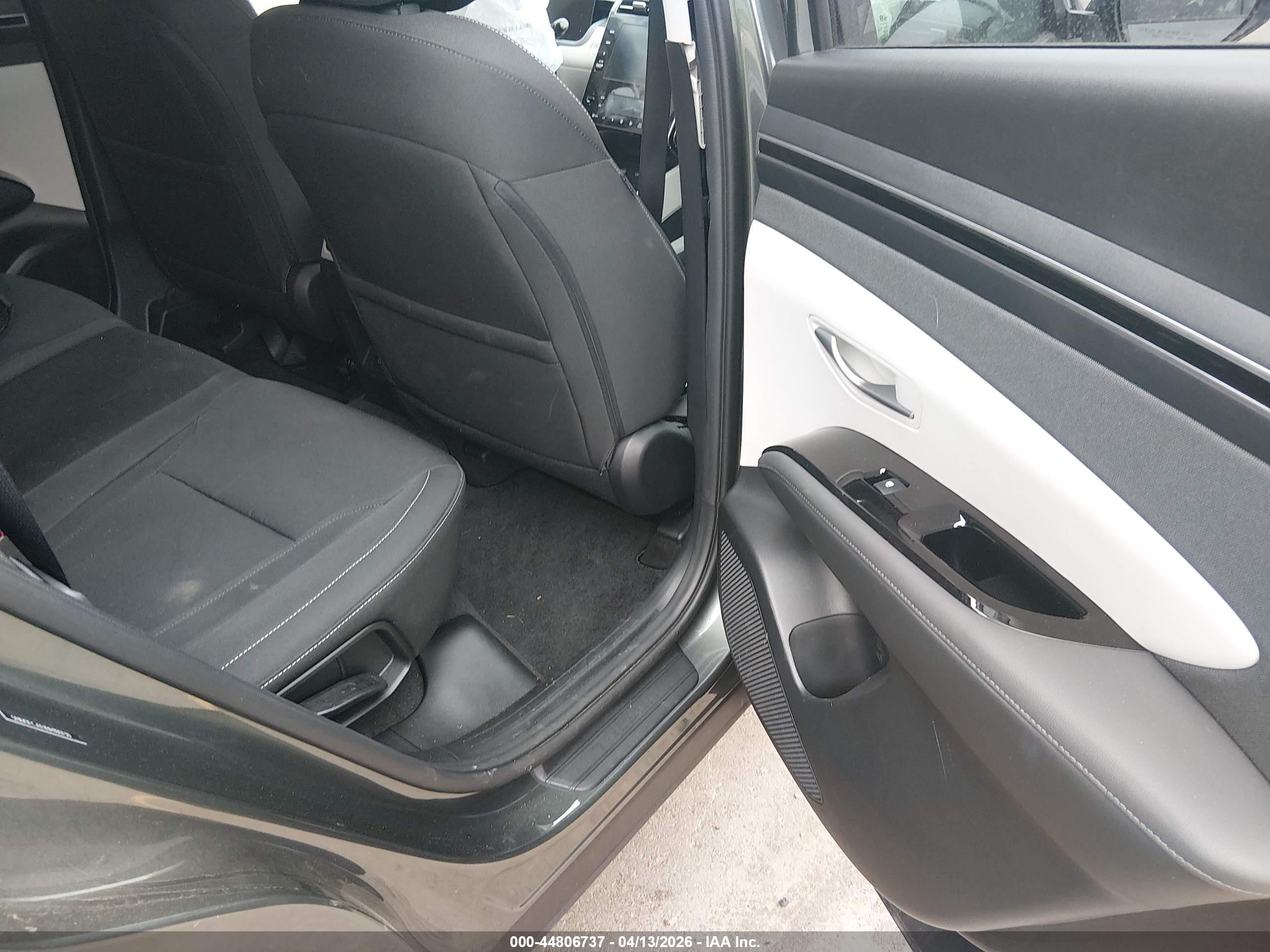 HYUNDAI TUCSON image 8
