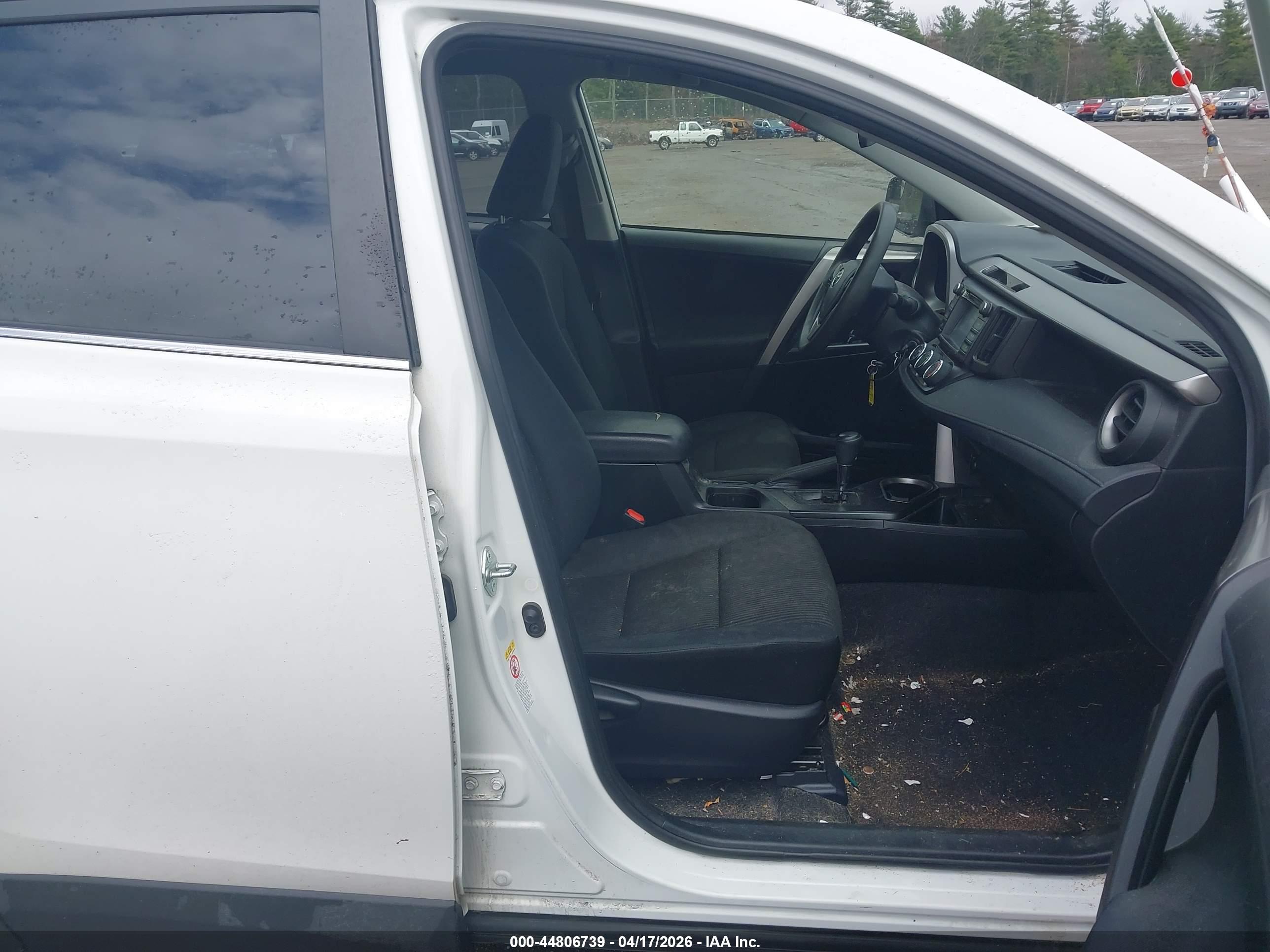 TOYOTA RAV4 image 5