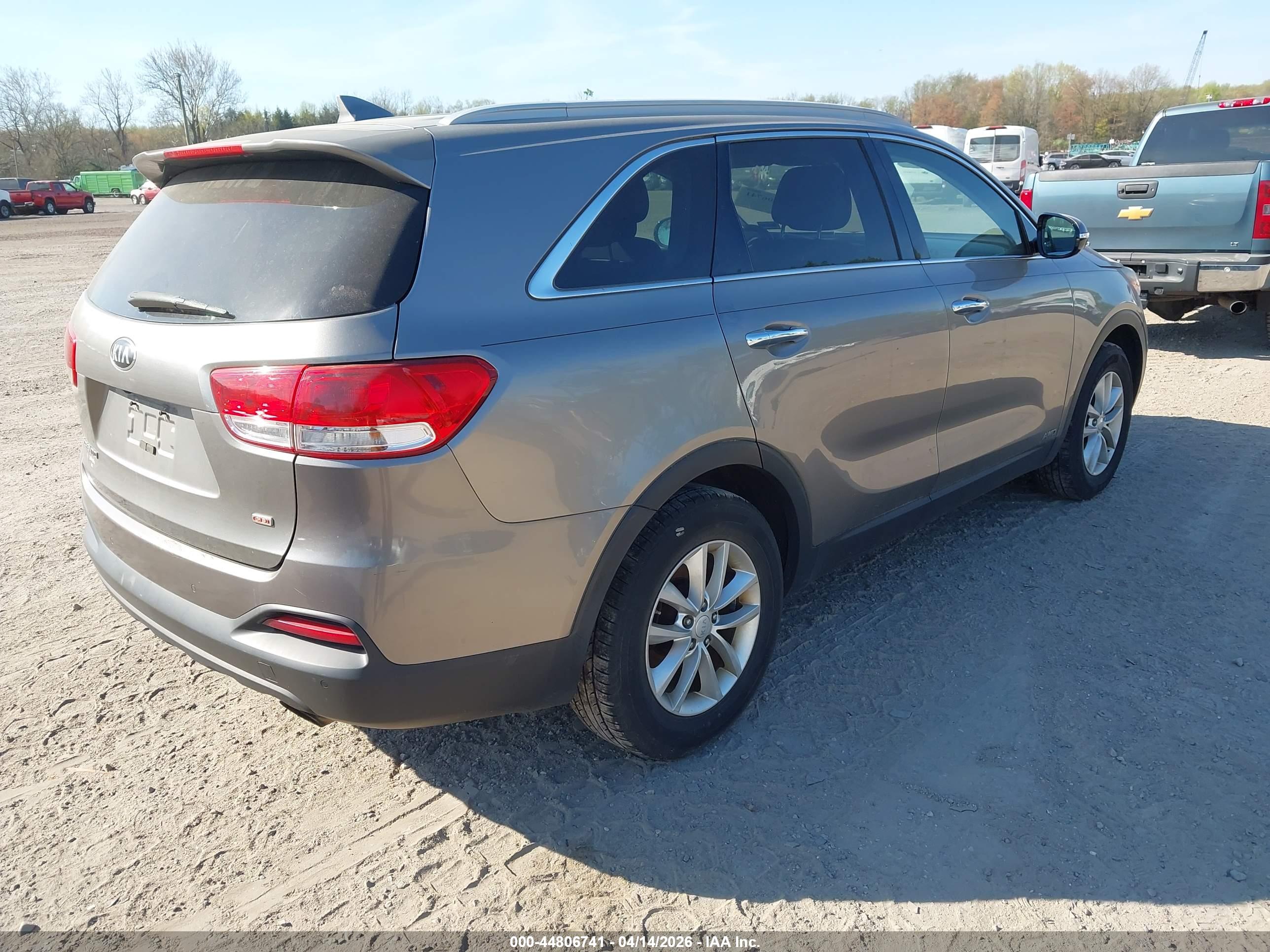 KIA SORENTO image 4